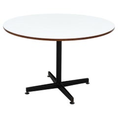 Table à piédestal rond Osvaldo Borsani, plateau en stratifié blanc, bord en teck et base noire