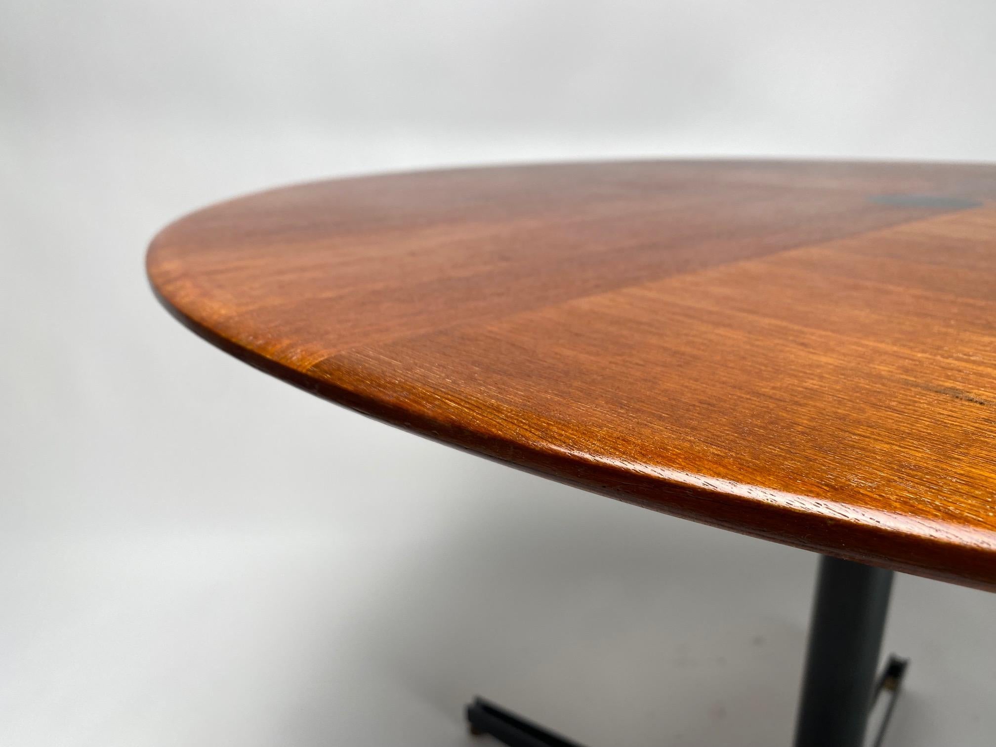 Osvaldo Borsani round table in rosewood for Tecno, mod. T41, Italy 1958 For Sale 4
