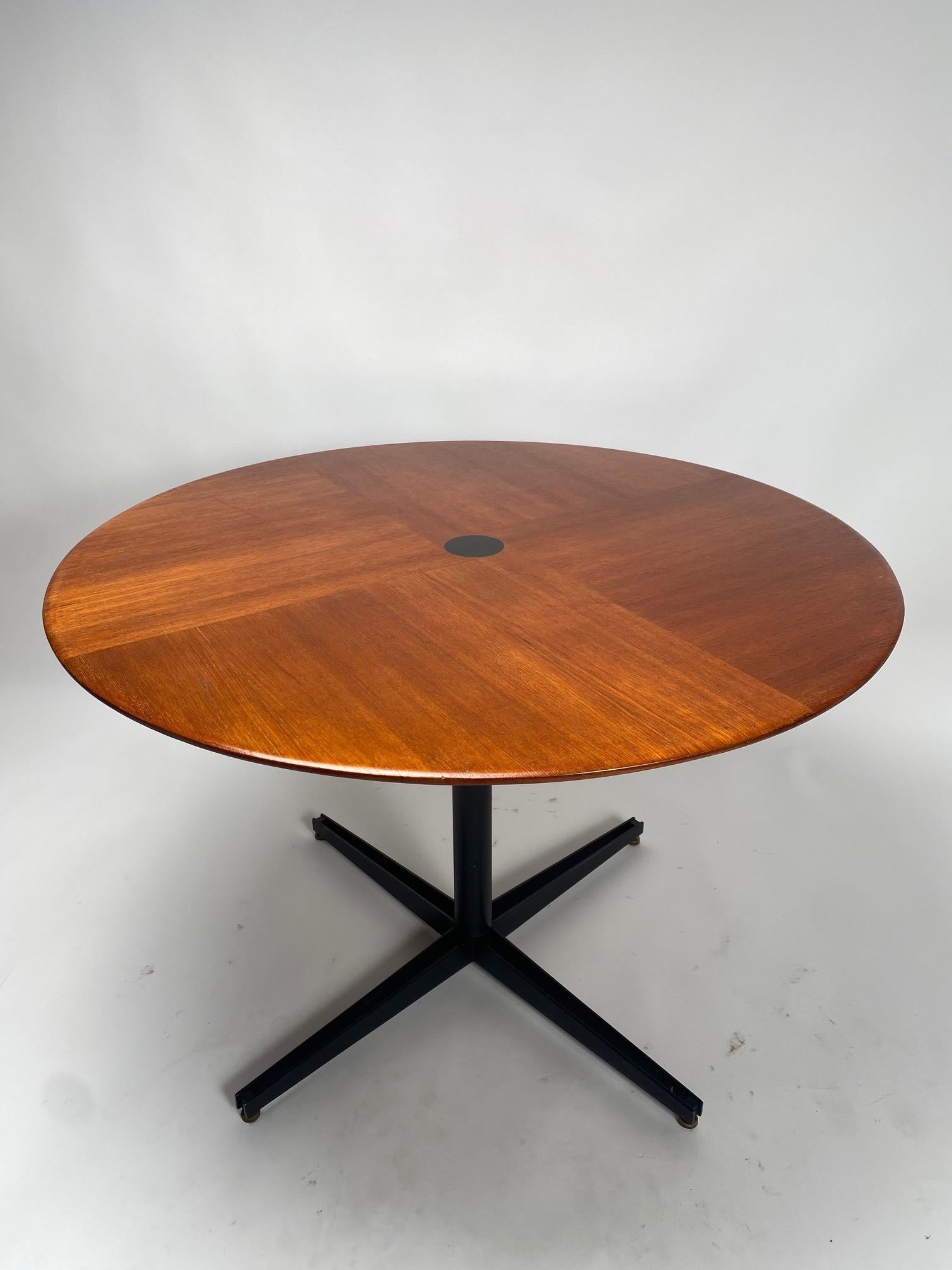 Osvaldo Borsani, Tecno T41 round rosewood table, dining or coffee table, Italy, 1958

It is one of the most elegant and refined tables of 1950s Italian design, created by the famous architect and designer Osvaldo Borsani.
In the center of the top, a