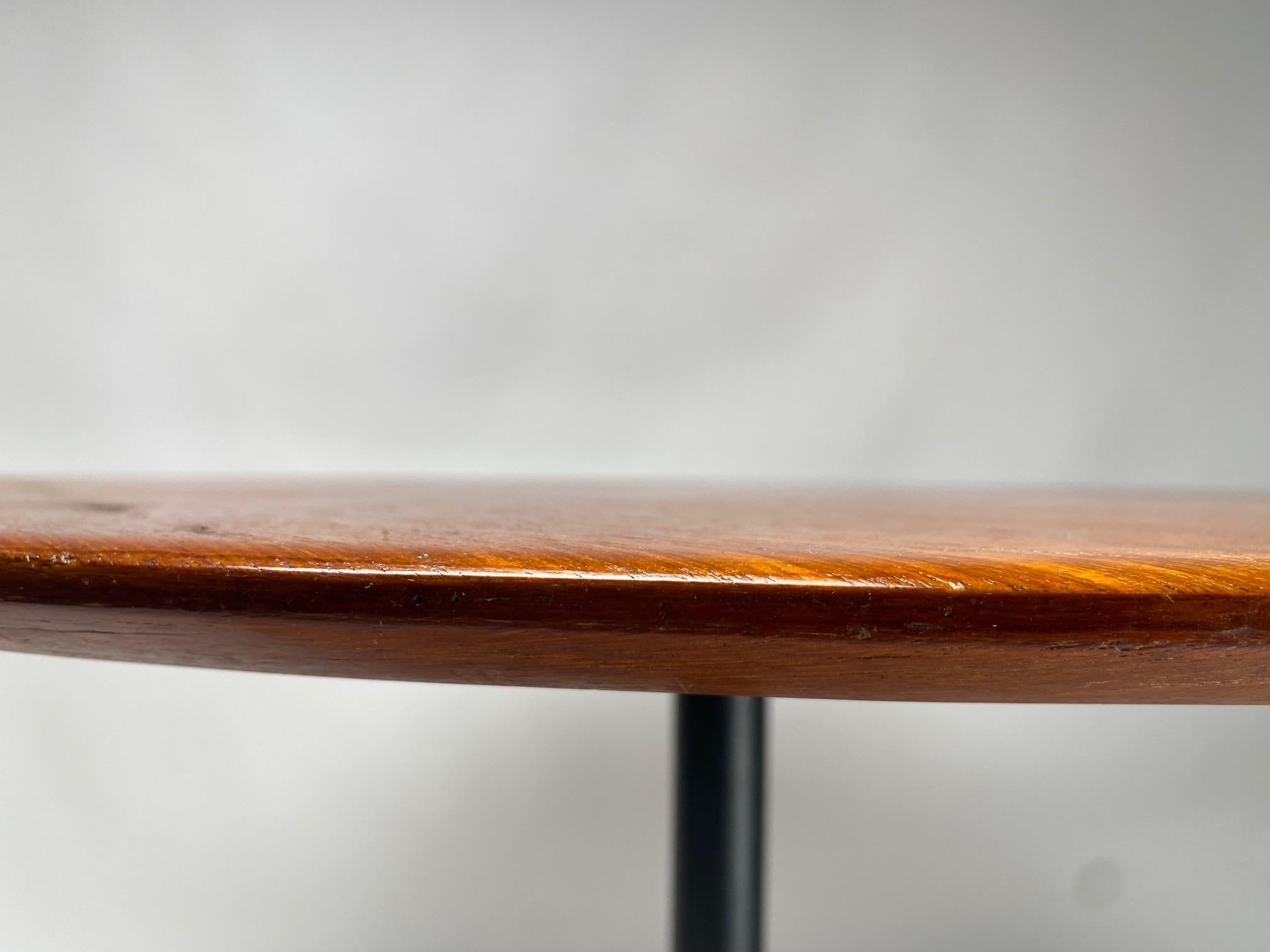 Osvaldo Borsani round table in rosewood for Tecno, mod. T41, Italy 1958 For Sale 1