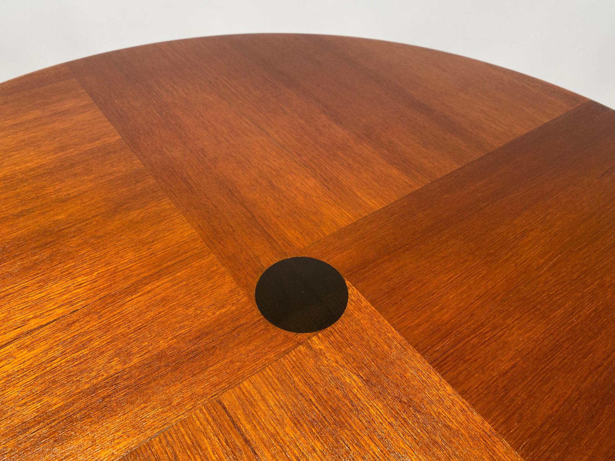 Osvaldo Borsani round table in rosewood for Tecno, mod. T41, Italy 1958 For Sale 2
