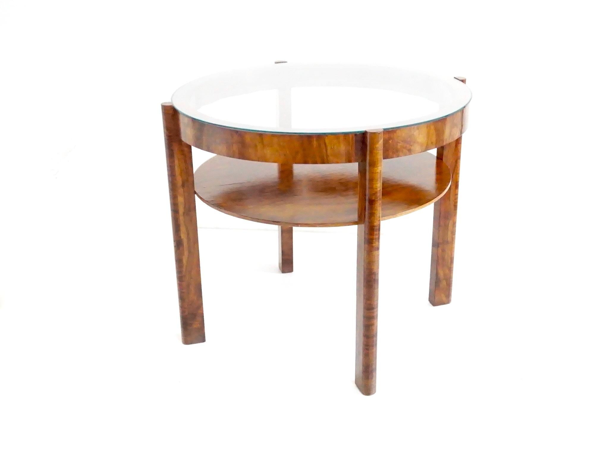 Osvaldo Borsani Runder Couchtisch aus Nussbaumwurzelholz im Deko-Stil, zwei Einlegeböden, Glasplatte, 1931 (Art déco) im Angebot