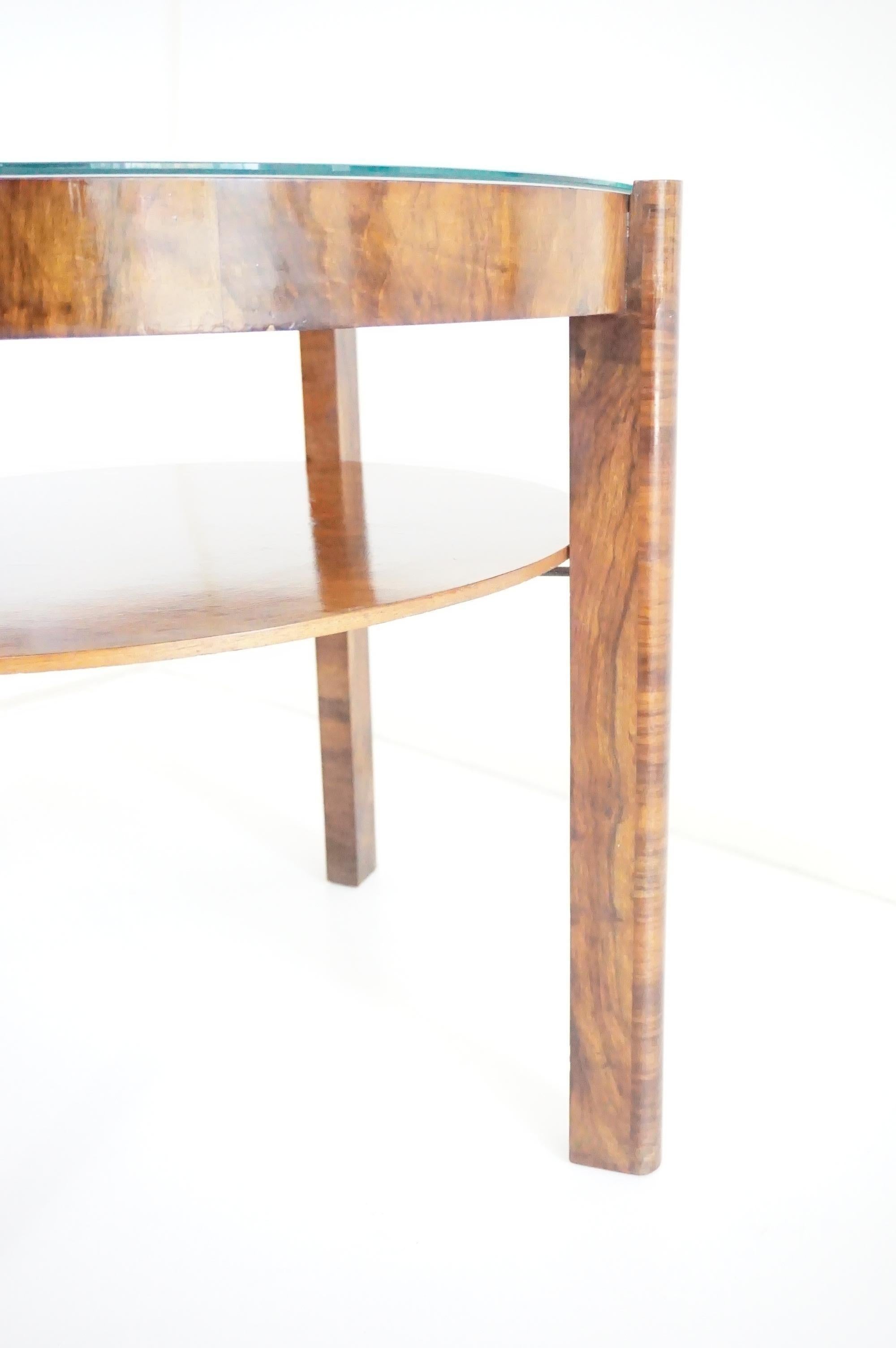 Osvaldo Borsani Runder Couchtisch aus Nussbaumwurzelholz im Deko-Stil, zwei Einlegeböden, Glasplatte, 1931 im Angebot 3