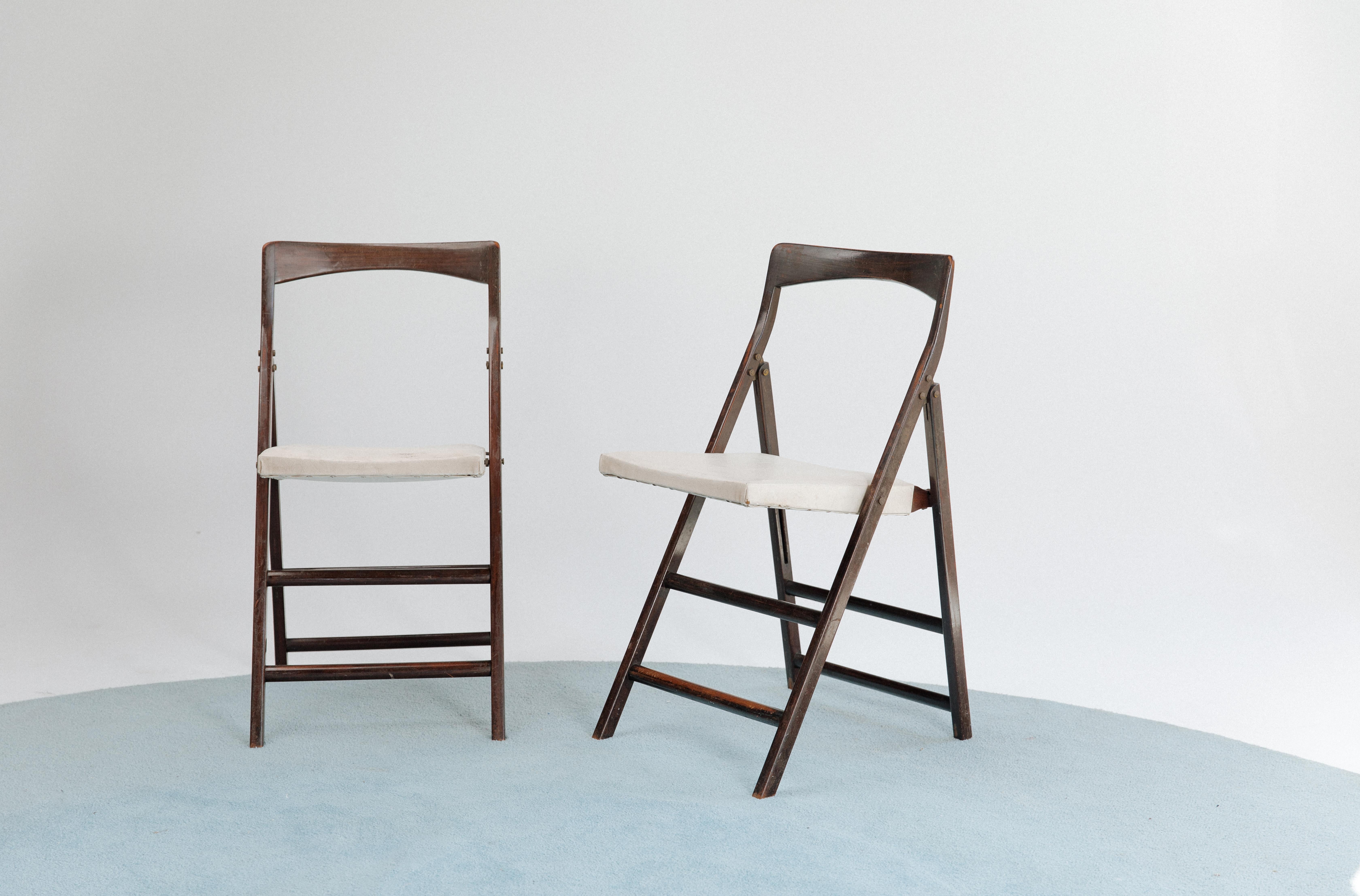 Elegant folding chair by Osvaldo Borsani, 1949. The S80 chairs are the most elegant folding chairs of its kind. 

Made of solid wood with bronze details and vintage white leather seat. These chairs has been produced in Brazil by Ambiente in the