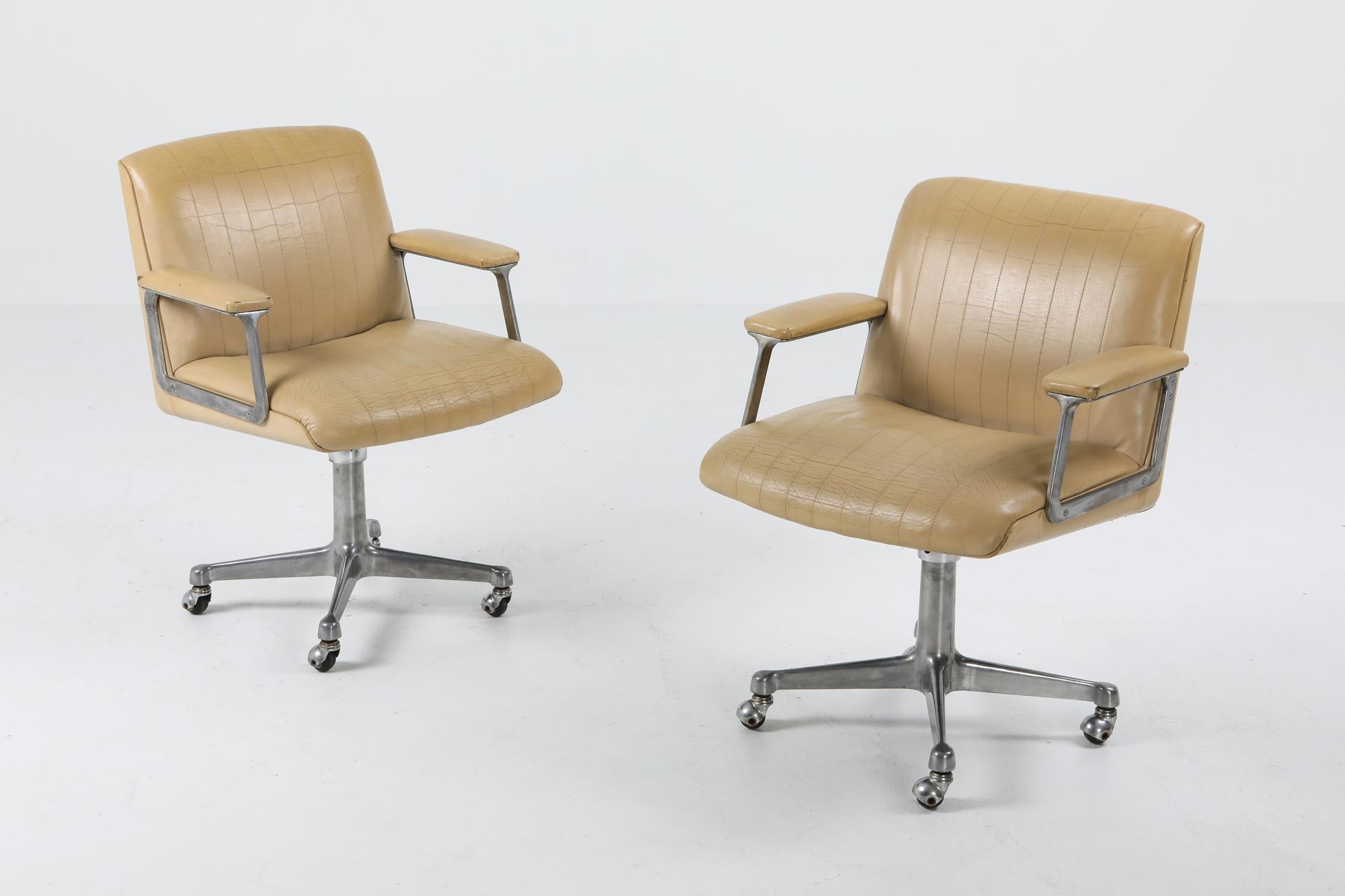 Osvaldo Borsani P126 Swivel Chairs for Tecno, Italy, 1960s In Good Condition In Antwerp, BE
