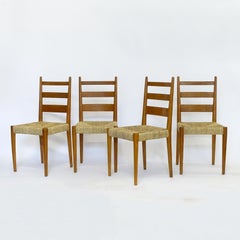 Osvaldo Borsani Ensemble de quatre chaises de salle à manger en chêne et paille pour ABV, Italie 1937