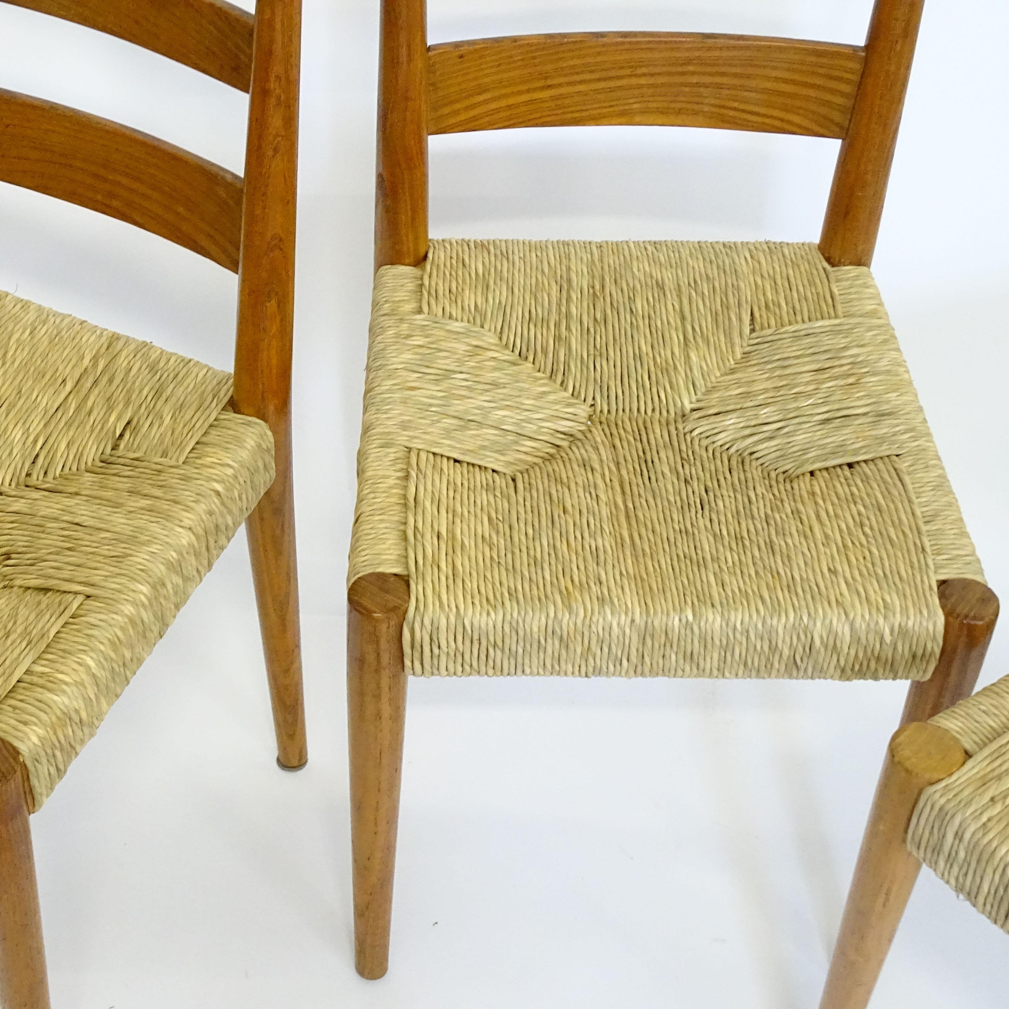 Metà XX secolo Osvaldo Borsani Set di quattro sedie da pranzo in Oak e paglia per ABV, Italia 1937 in vendita