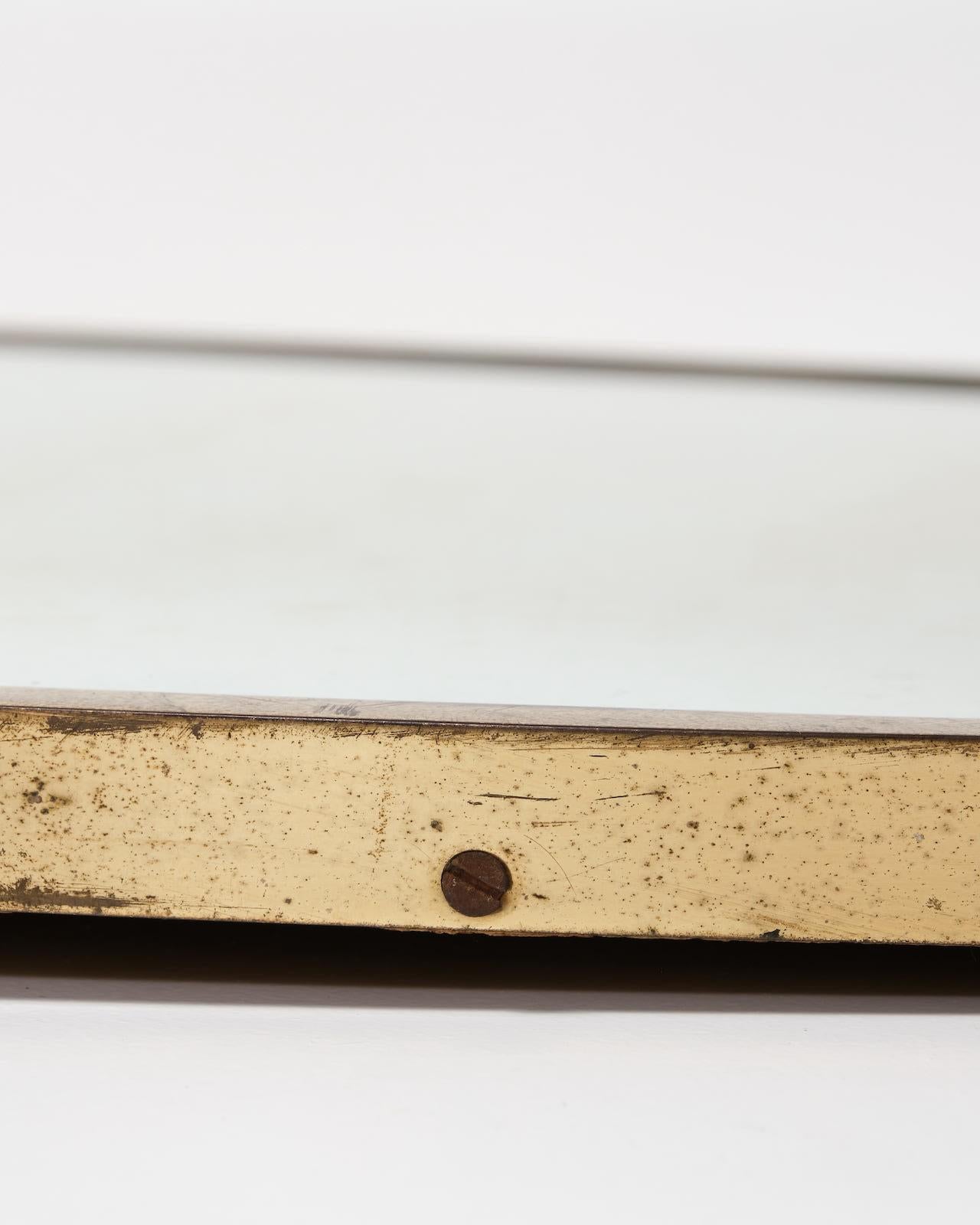 Osvaldo Borsani, Shield mirror In Excellent Condition For Sale In London, GB