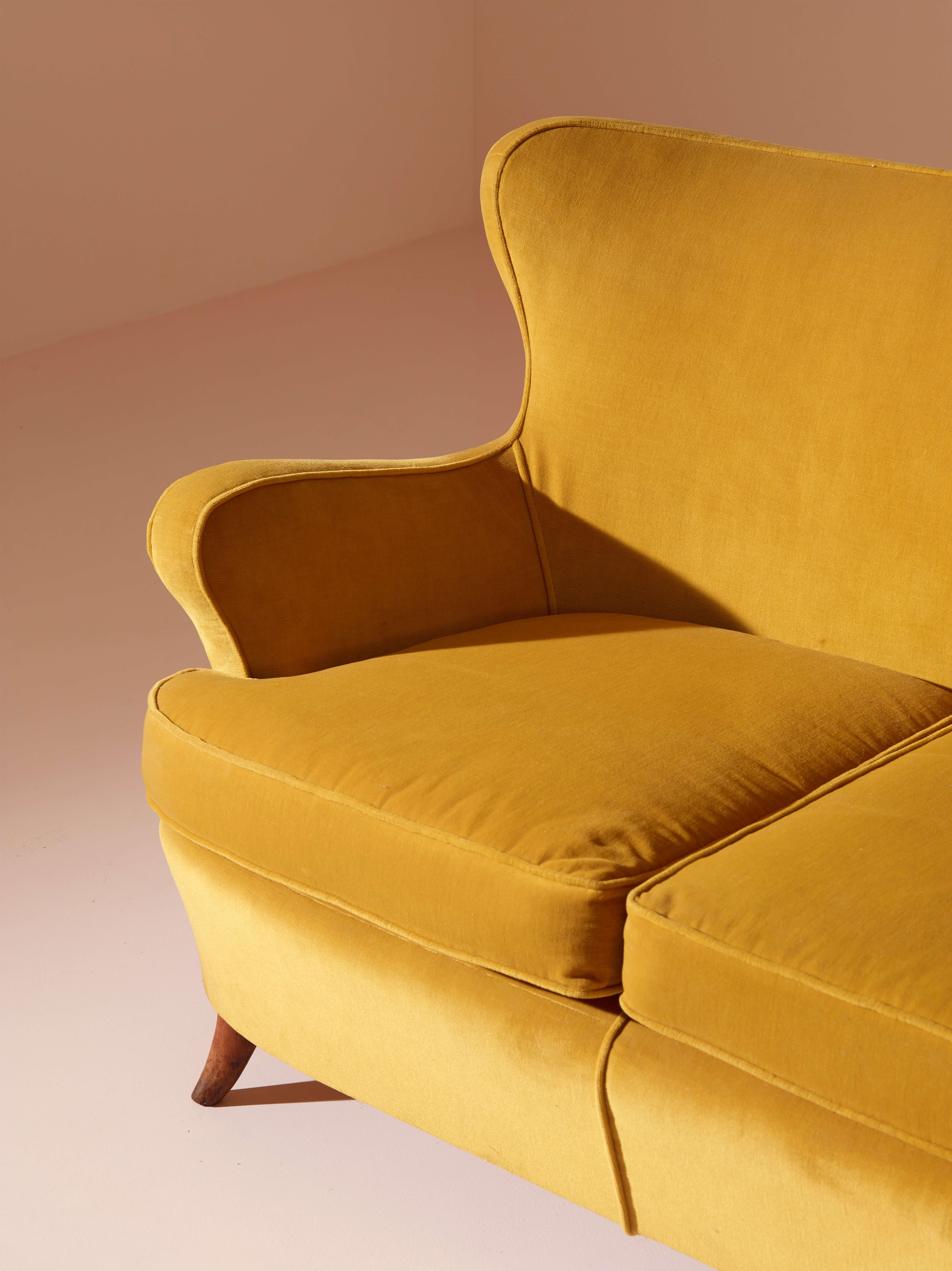 Osvaldo Borsani sofa, Italy, 1940s In Good Condition For Sale In Chiavari, Liguria