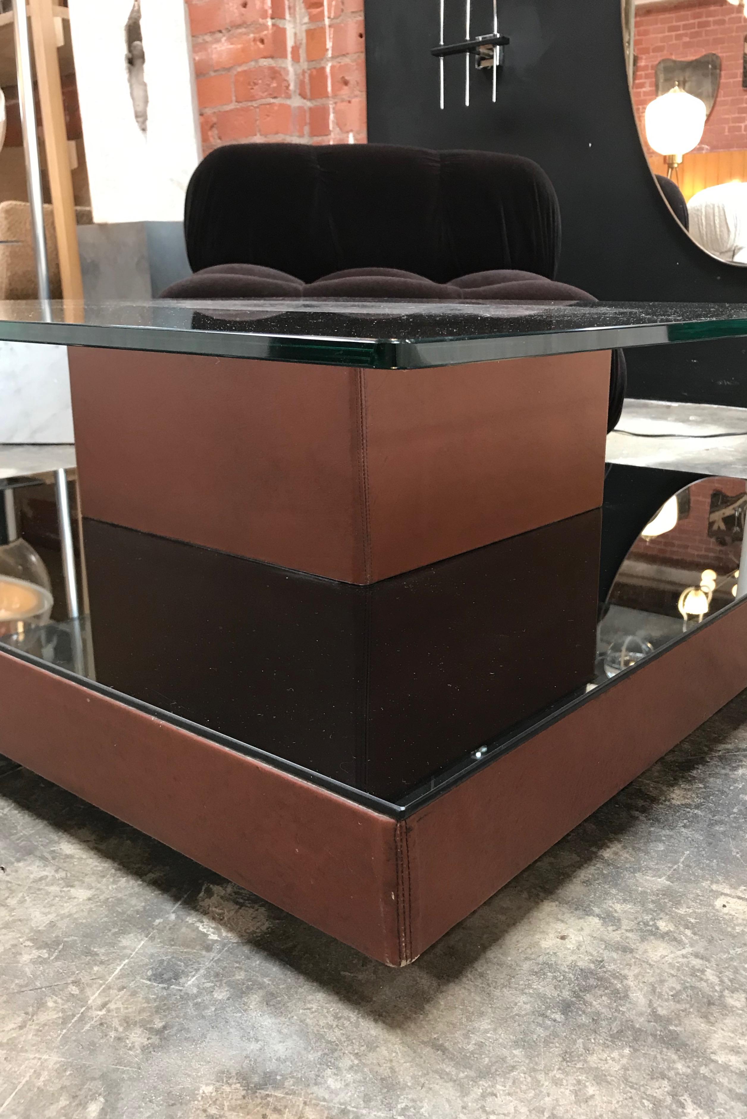 Osvaldo Borsani Square Coffee Table in Leather and Mirror, Italy, 1970s In Good Condition For Sale In Los Angeles, CA