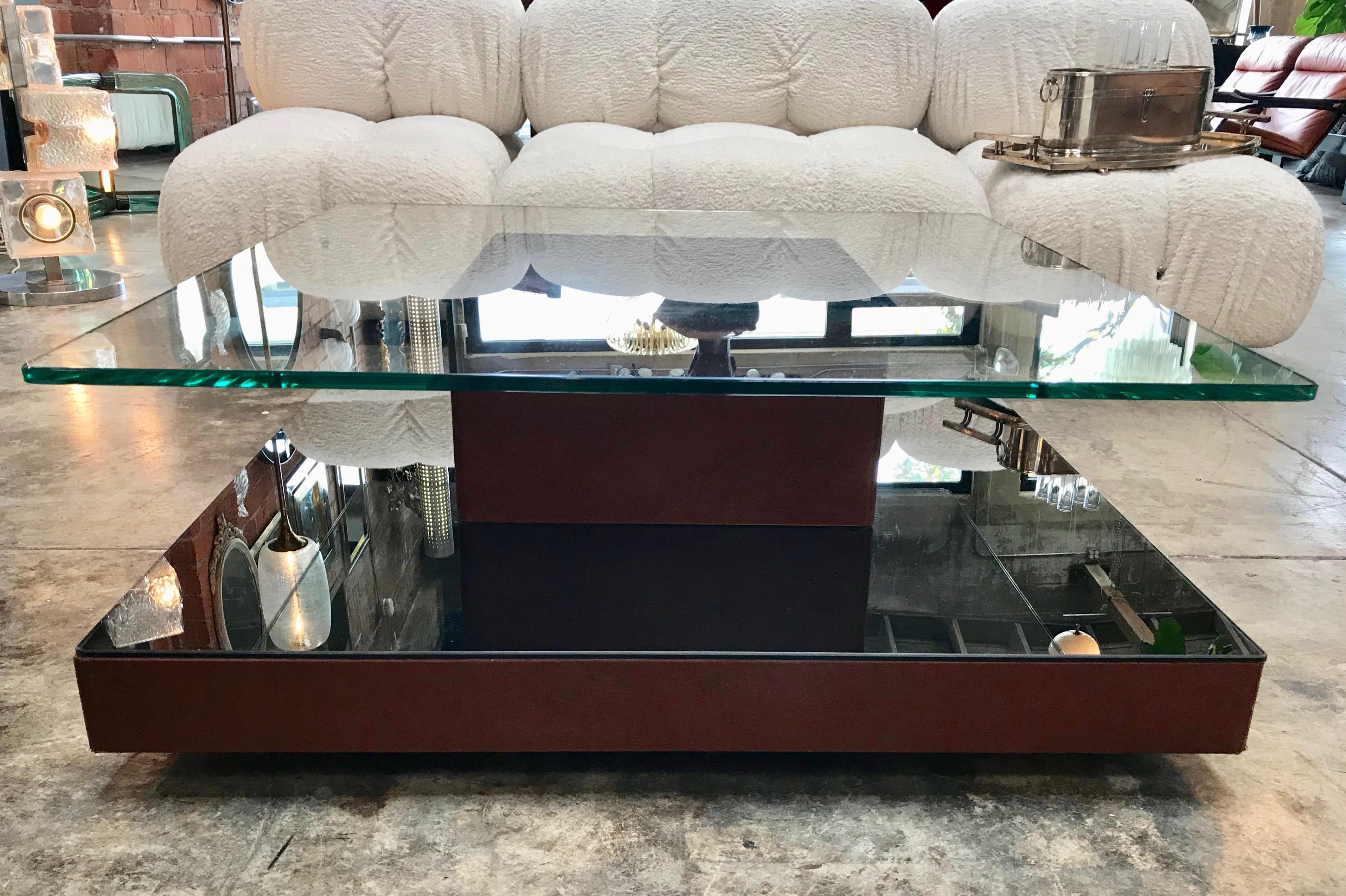 Late 20th Century Osvaldo Borsani Square Coffee Table in Leather and Mirror, Italy, 1970s For Sale
