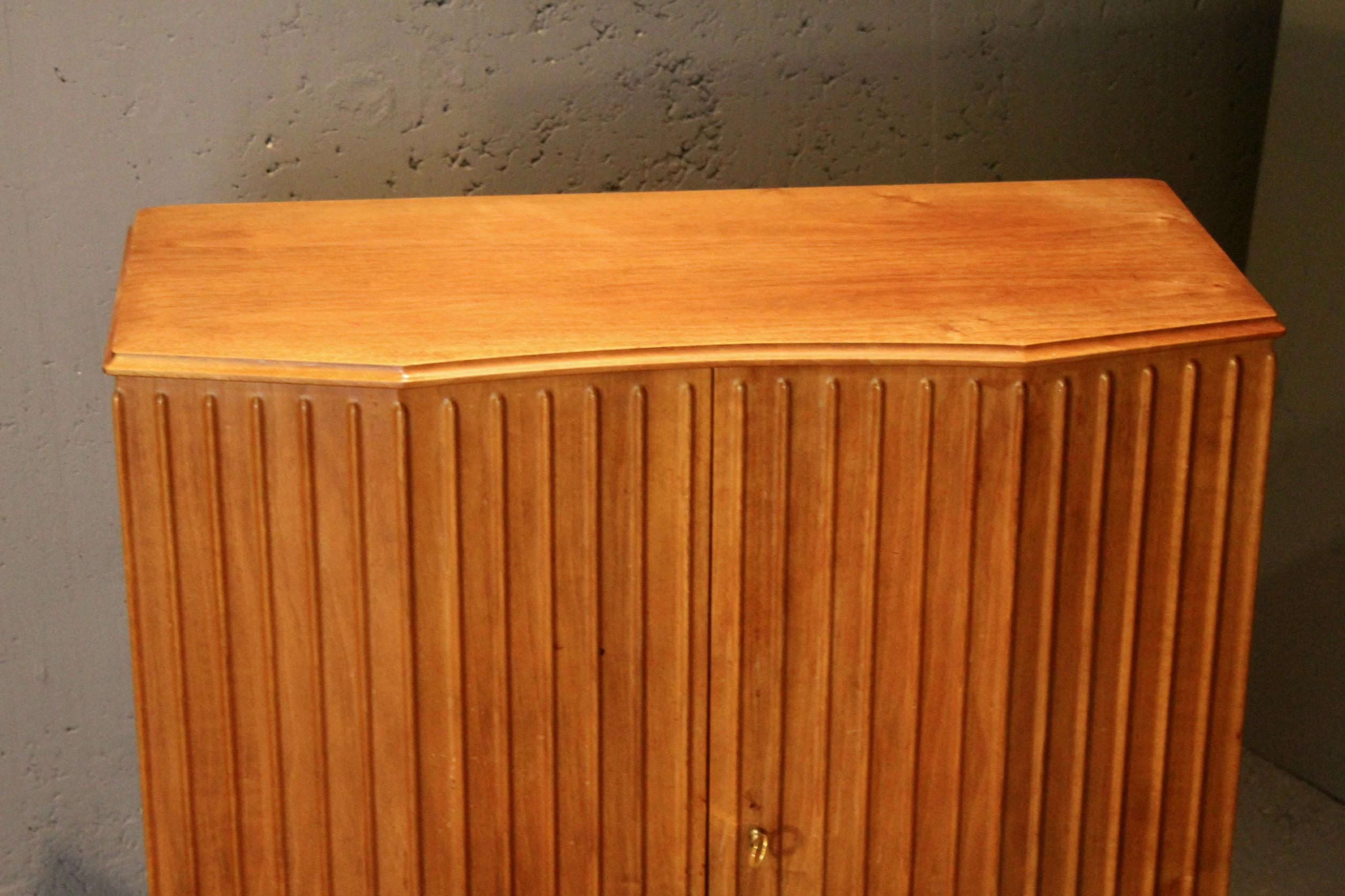 Buffet im Stil von Osvaldo Borsani (Holz) im Angebot