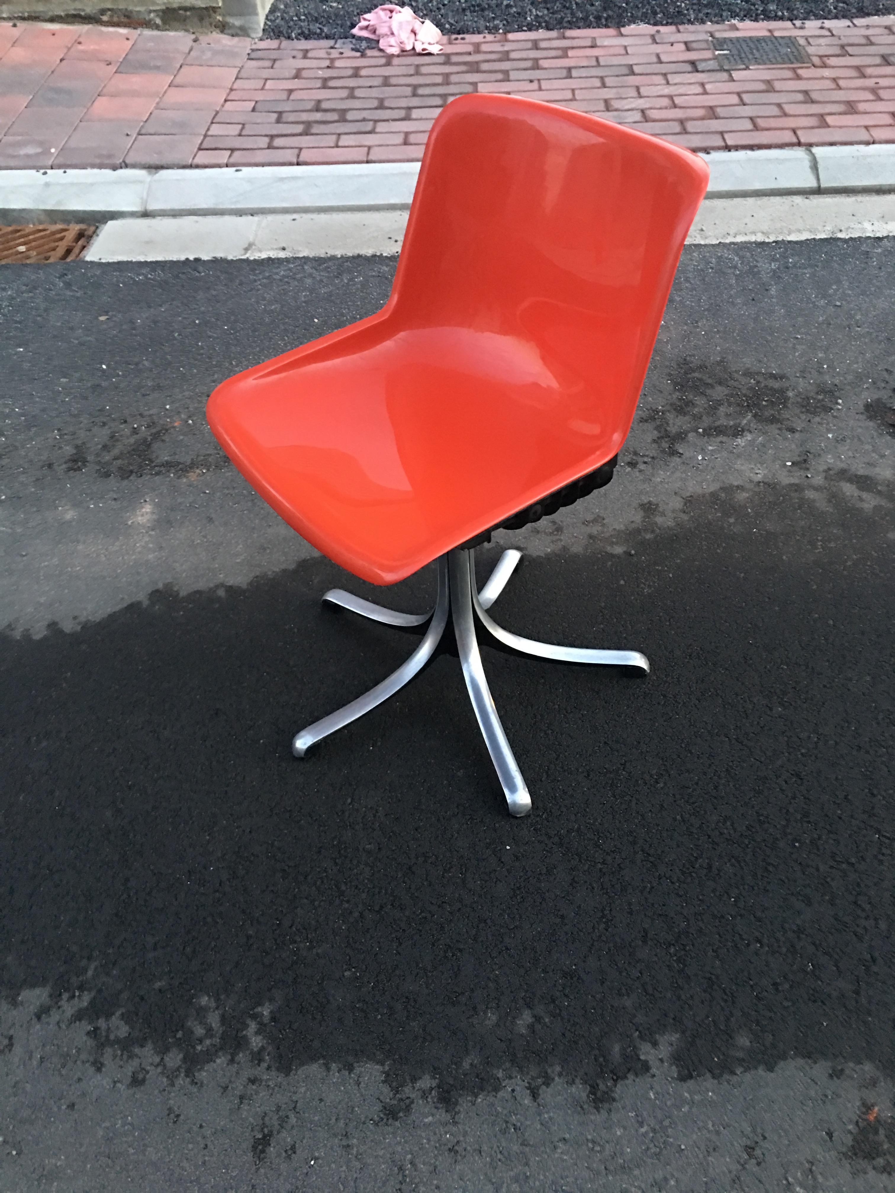 Osvaldo Borsani, Suite of Twelve  Chairs, Tecno Edition, Italy, circa 1970 In Good Condition For Sale In Saint-Ouen, FR