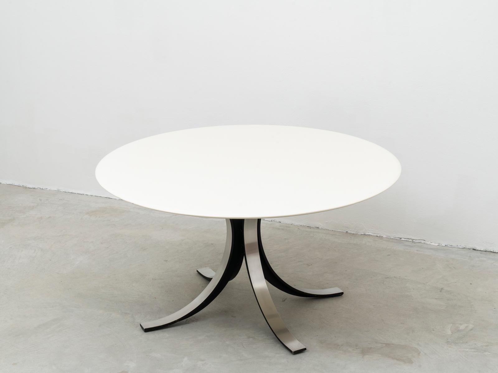 Mid-Century Modern Osvaldo Borsani T69 Midcentury Round White Side Table for Tecno, 1963 For Sale