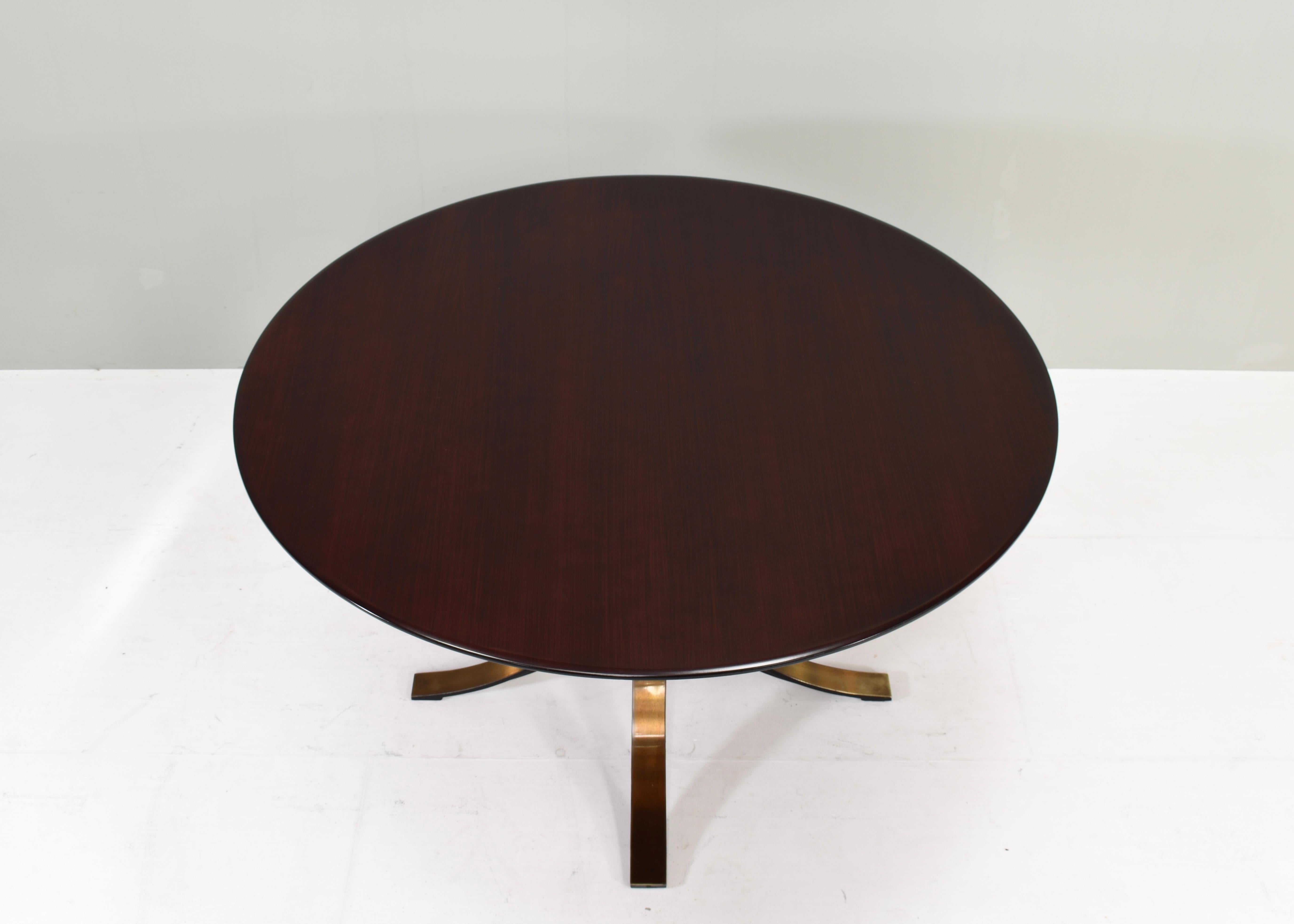 Osvaldo Borsani T69 Round Dining Table by Tecno, Italy, circa 1960 In Good Condition For Sale In Pijnacker, Zuid-Holland