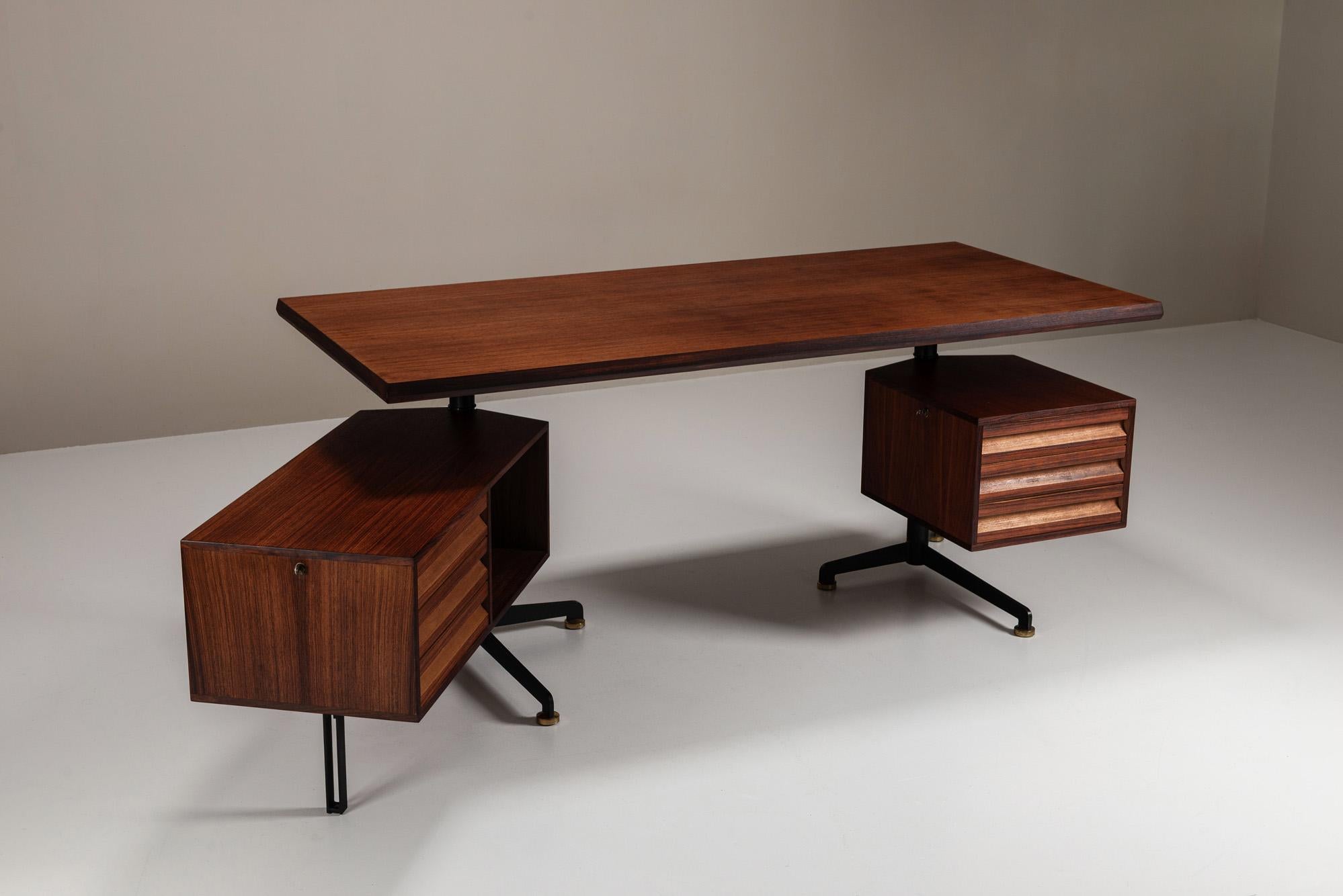 Bureau de direction 'T95' Osvaldo Borsani pour Tecno, Italie, années 1950 Bon état - En vente à Hellouw, NL