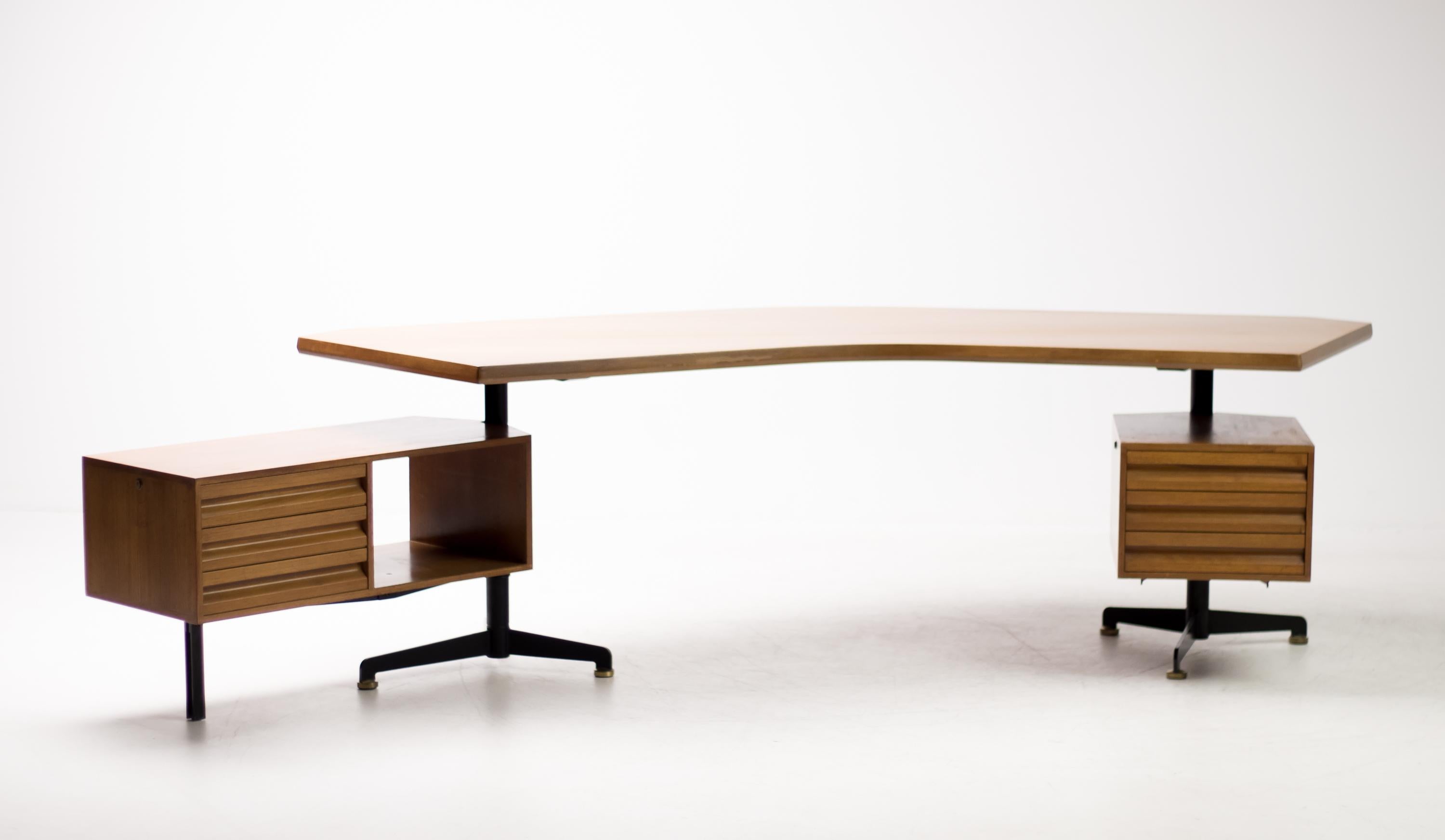 Executive desk model T96 in teak and black enameled steel, Italy, 1956.
This boomerang desk is designed by Osvaldo Borsani for Tecno Milano. The design consists of a curved top with two swiveling drawer cabinets that are supported by a black