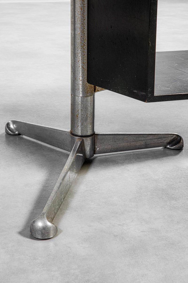 Post-Modern Osvaldo Borsani T96 or Boomerang Desk for Tecno, 1960, Italy