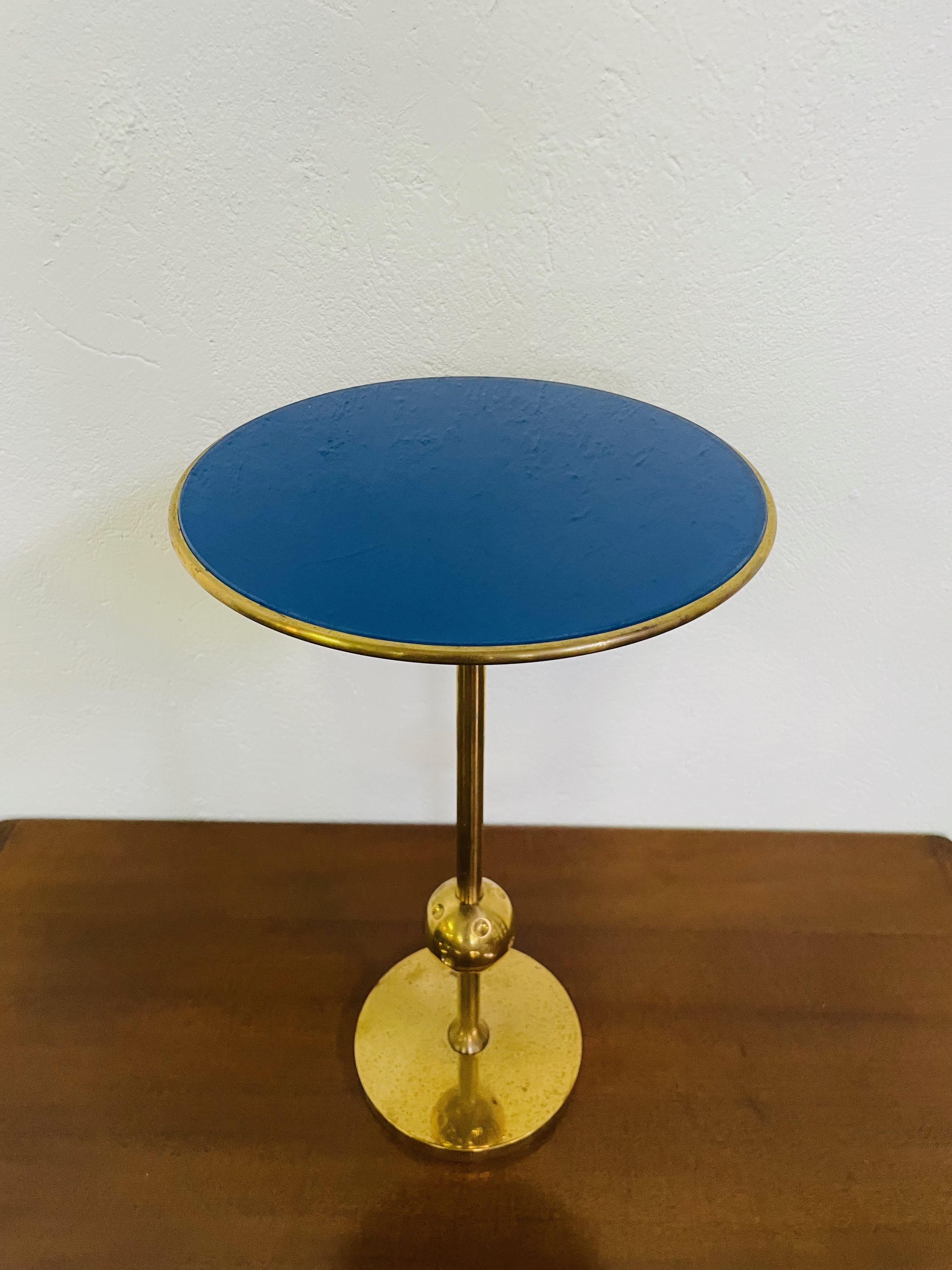Osvaldo Borsani Kleiner Tisch Modell T1 für Tecno (Moderne der Mitte des Jahrhunderts) im Angebot