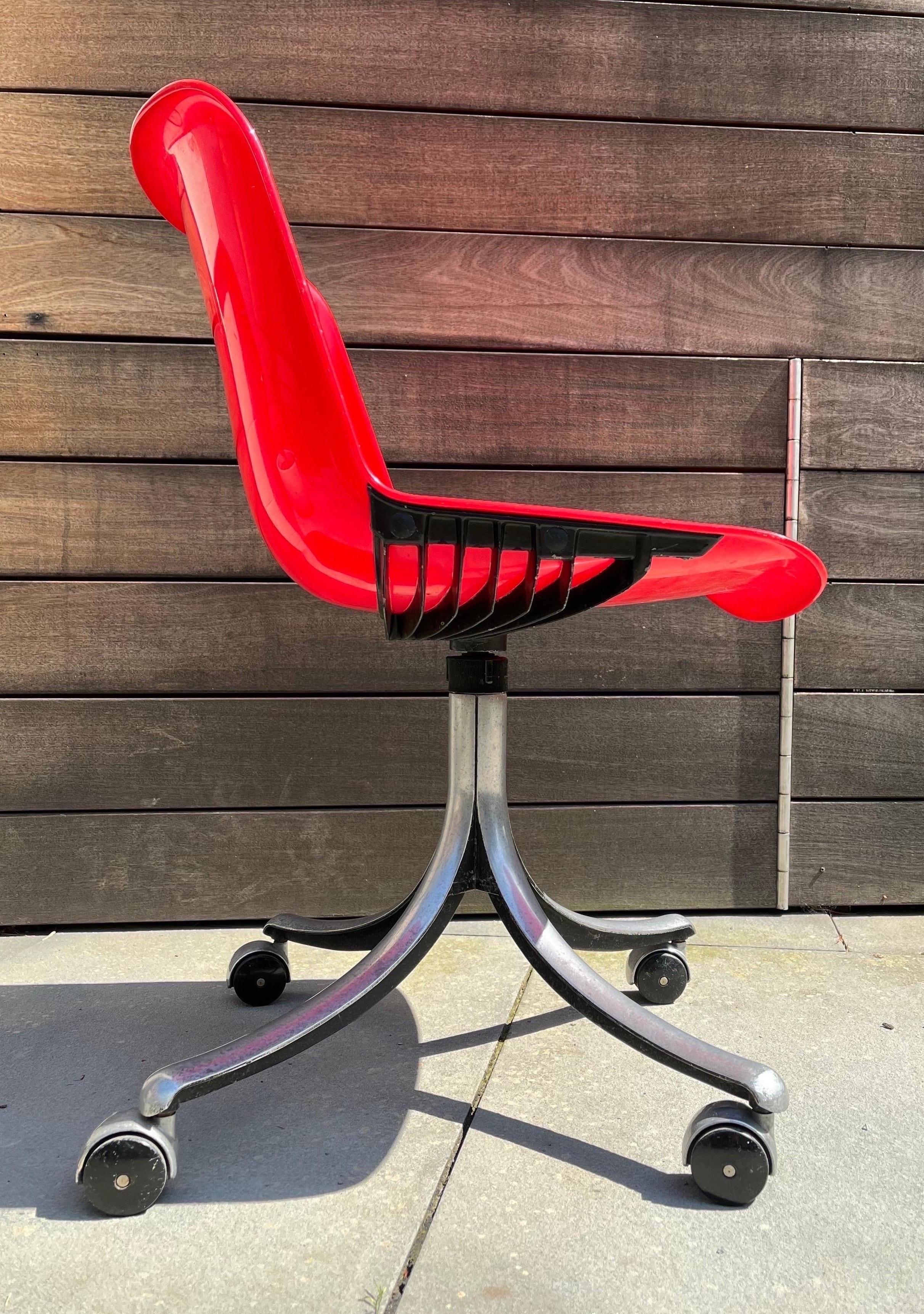 Red Osvaldo Borsani Revolving Office Chair 
Produced by Tecno in Italy circa 1970
Plastic seat on aluminum frame with caster wheels.

Perfect for a small desk. 
 