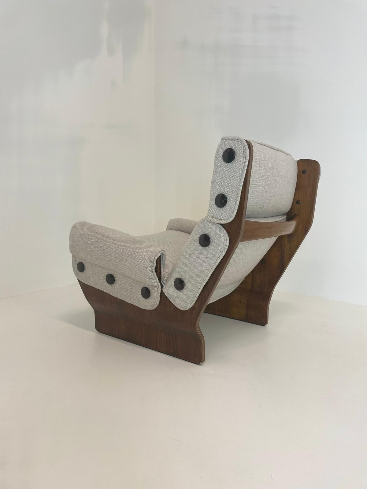 Osvaldo Borsani Tecno Pair of P110 Canada Lounge Chair Fabric Walnut Italy 1965 10