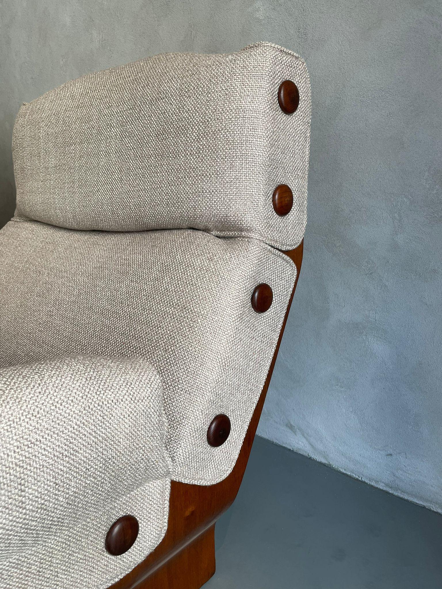 Mid-20th Century Osvaldo Borsani Tecno Pair of P110 Canada Lounge Chair Fabric Walnut Italy 1965