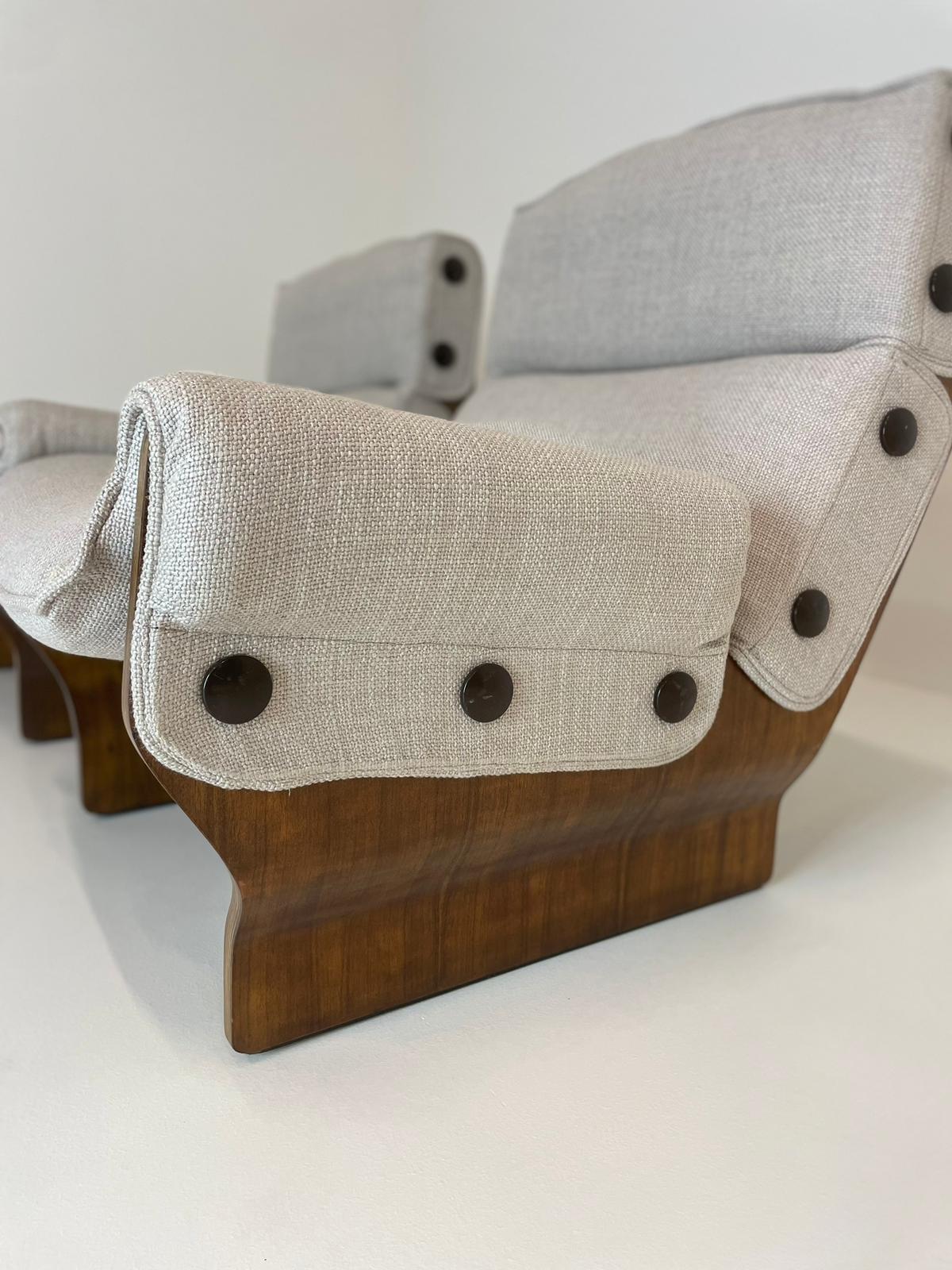 Mid-20th Century Osvaldo Borsani Tecno Pair of P110 Canada Lounge Chair Fabric Walnut Italy 1965