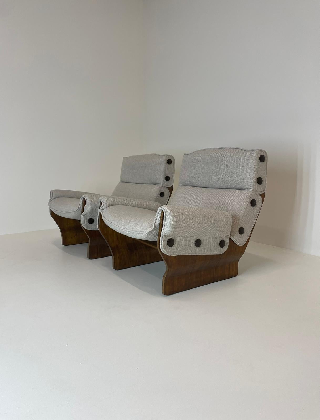 Osvaldo Borsani Tecno Pair of P110 Canada Lounge Chair Fabric Walnut Italy 1965 2