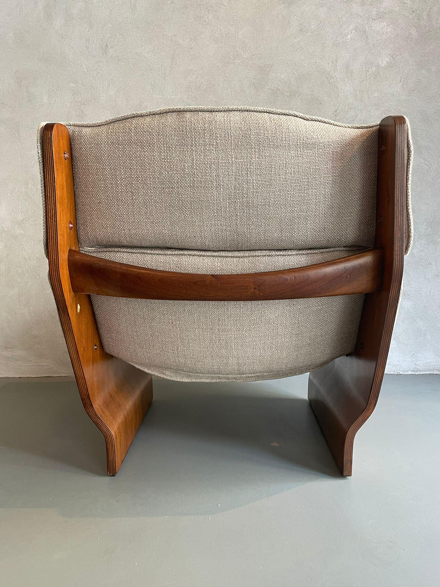 Osvaldo Borsani Tecno Pair of P110 Canada Lounge Chair Fabric Walnut Italy 1965 2