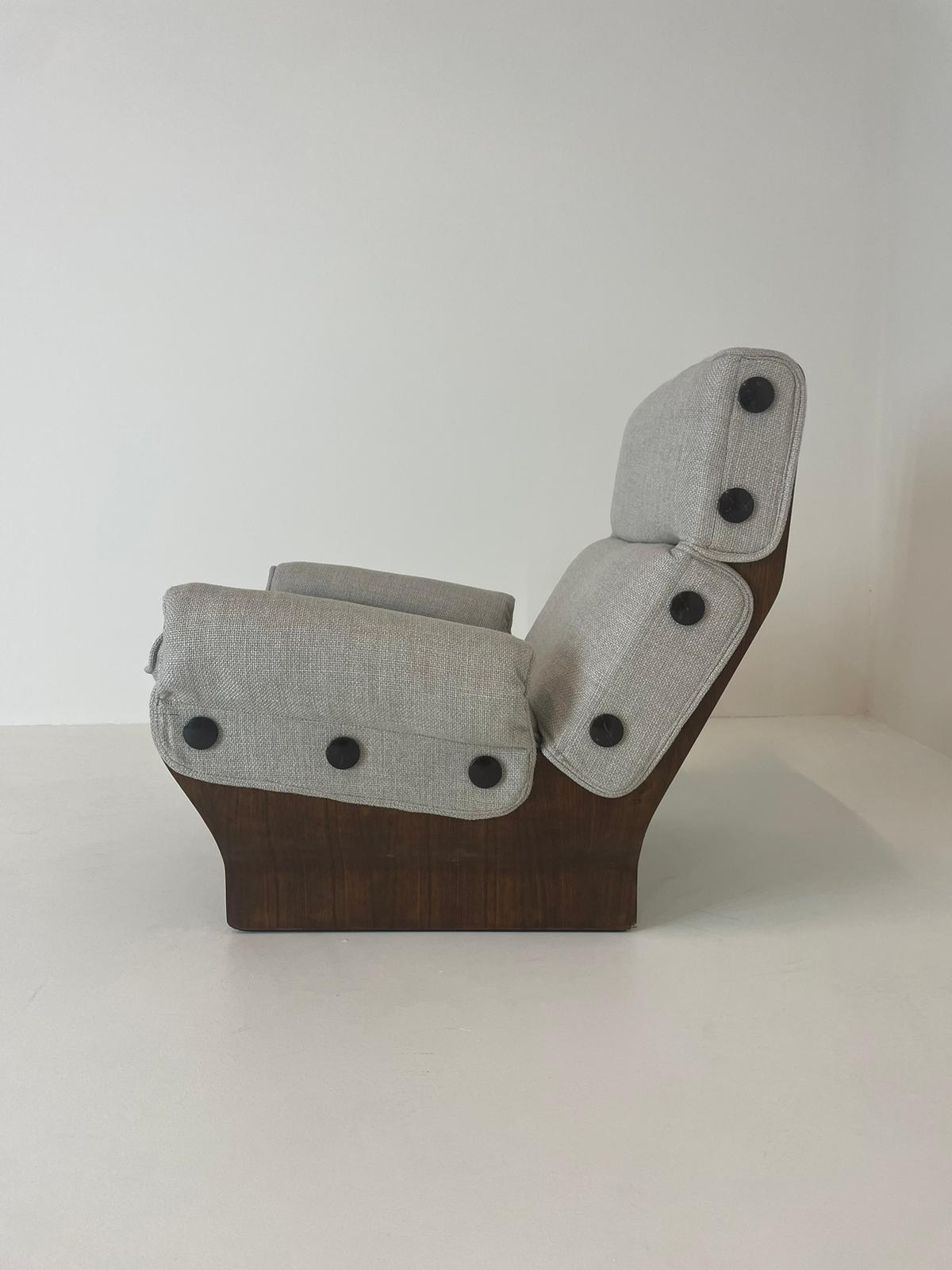 Osvaldo Borsani Tecno Pair of P110 Canada Lounge Chair Fabric Walnut Italy 1965 3
