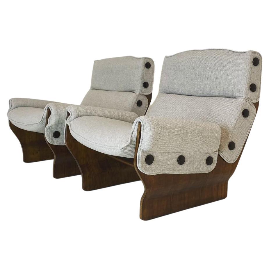 Osvaldo Borsani Tecno Pair of P110 Canada Lounge Chair Fabric Walnut Italy 1965