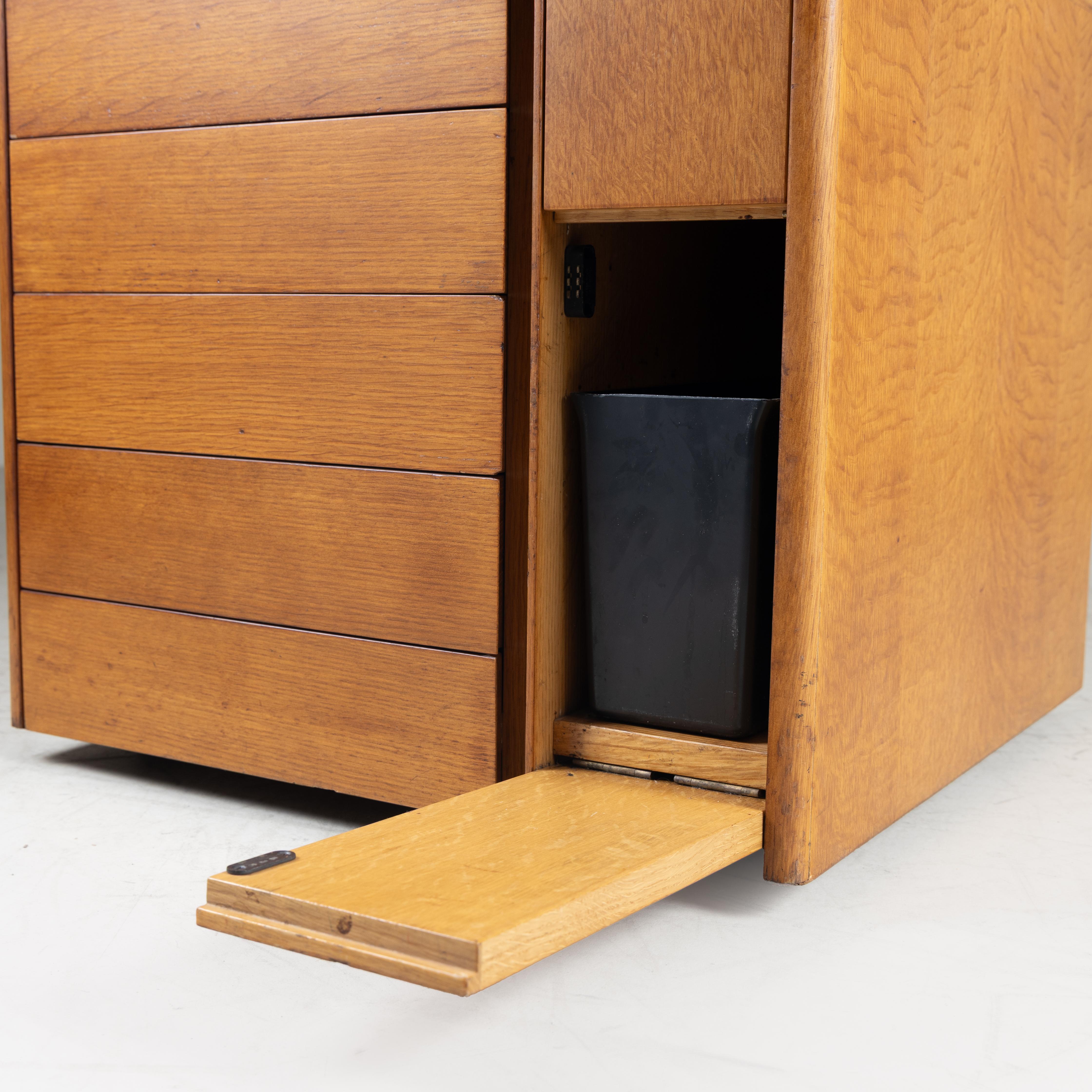 Cassettiera in legno Osvaldo Borsani Tecno, 1960 in vendita 4