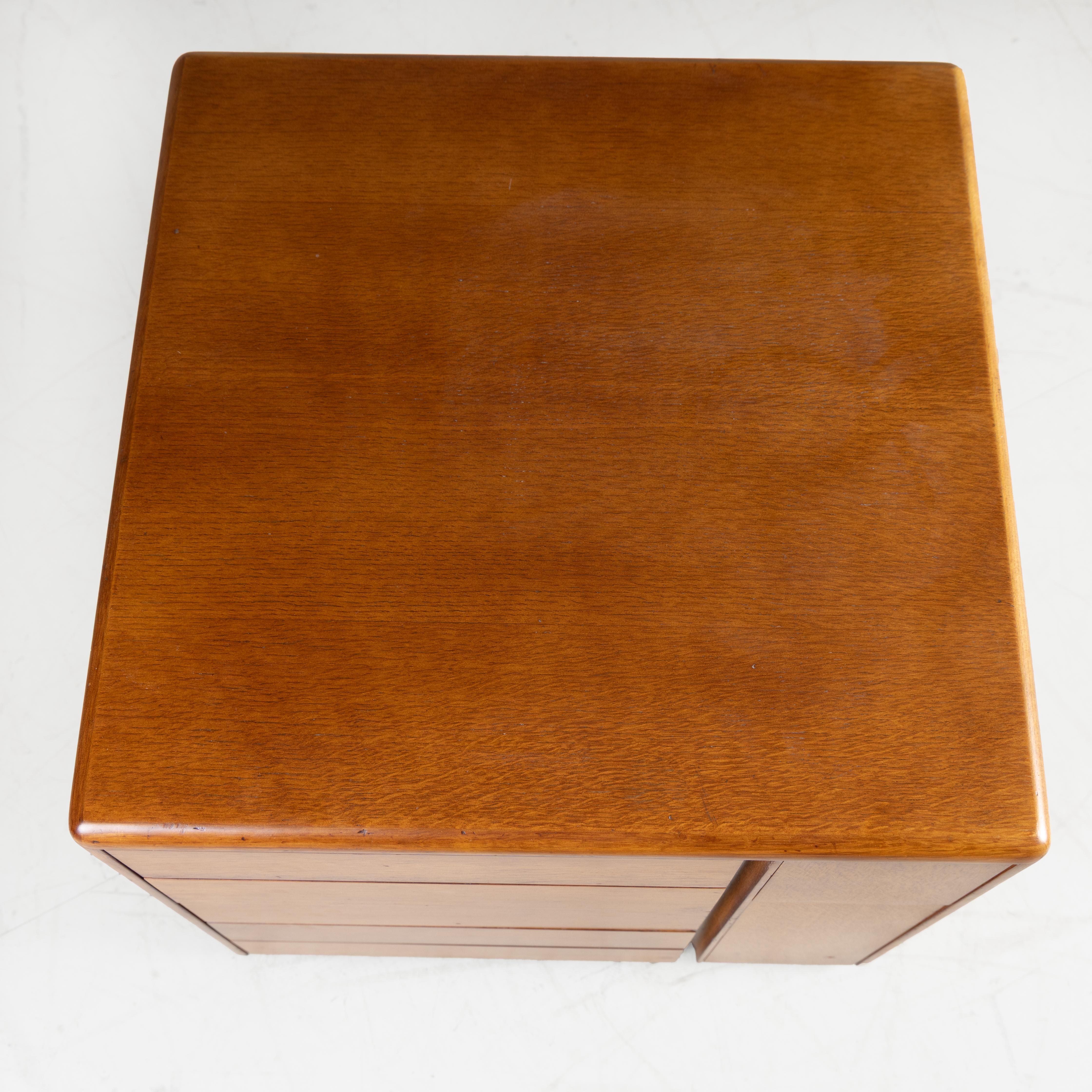 Cassettiera in legno Osvaldo Borsani Tecno, 1960 in vendita 8
