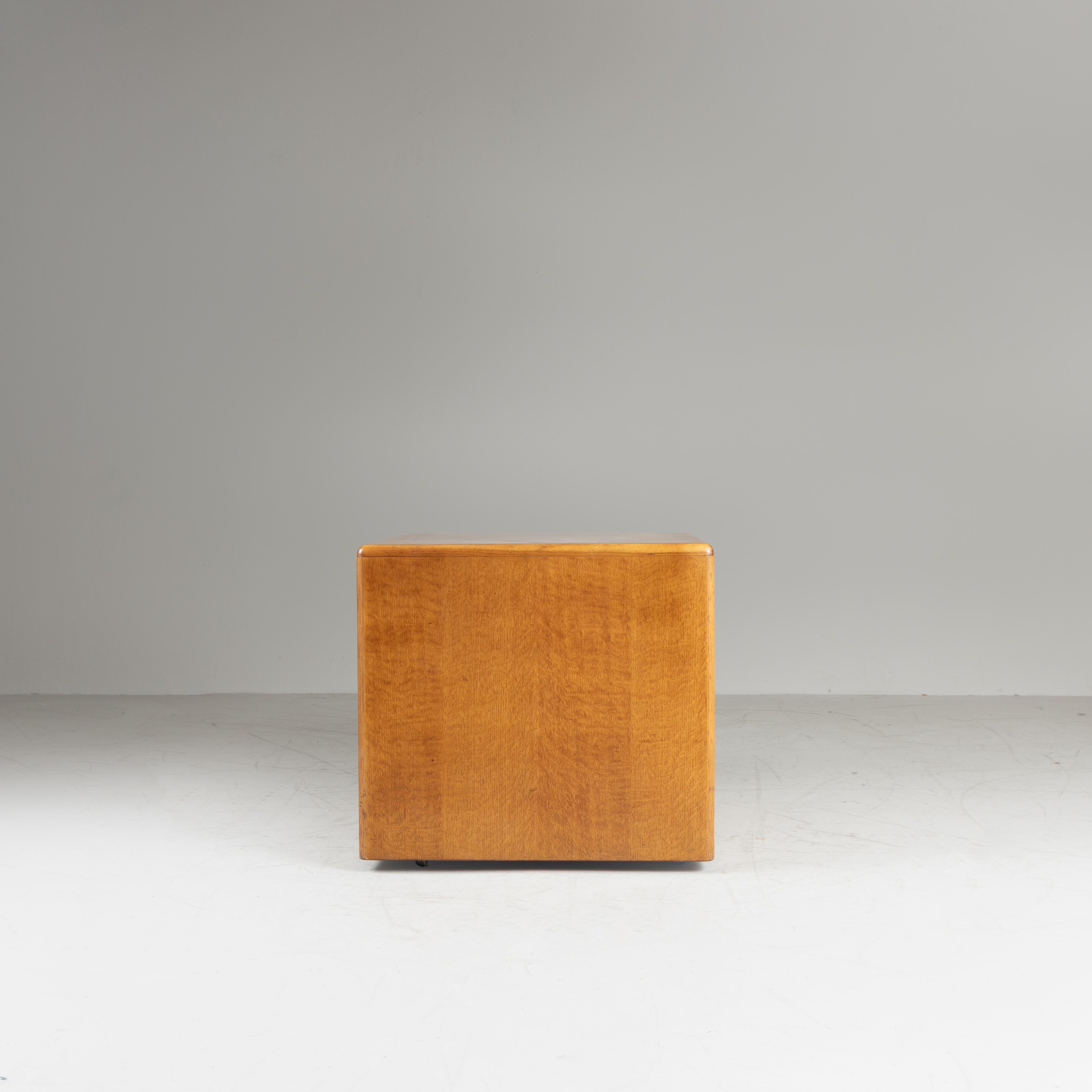 Cassettiera in legno Osvaldo Borsani Tecno, 1960 In condizioni buone in vendita a Milano, Lombardia