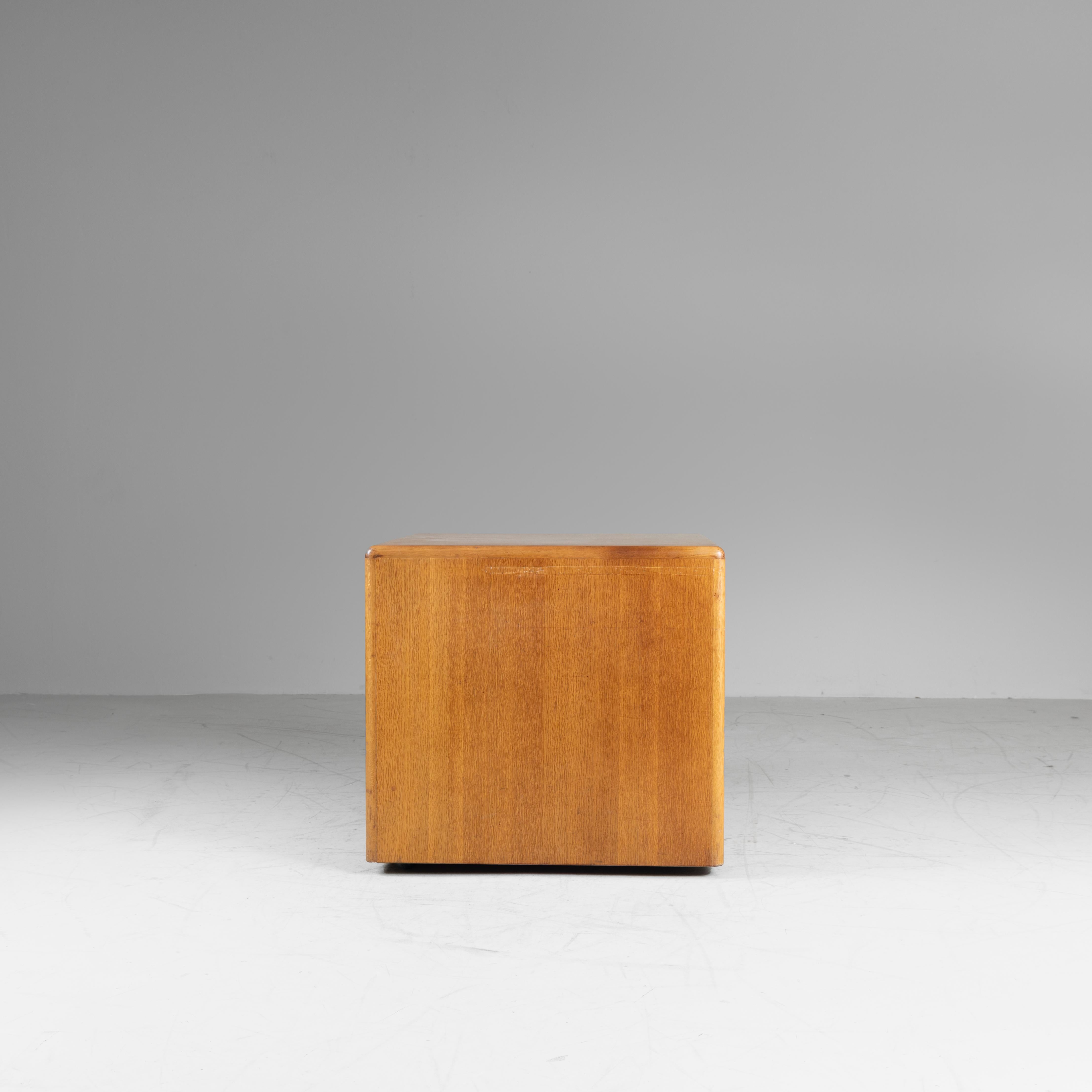 Metà XX secolo Cassettiera in legno Osvaldo Borsani Tecno, 1960 in vendita