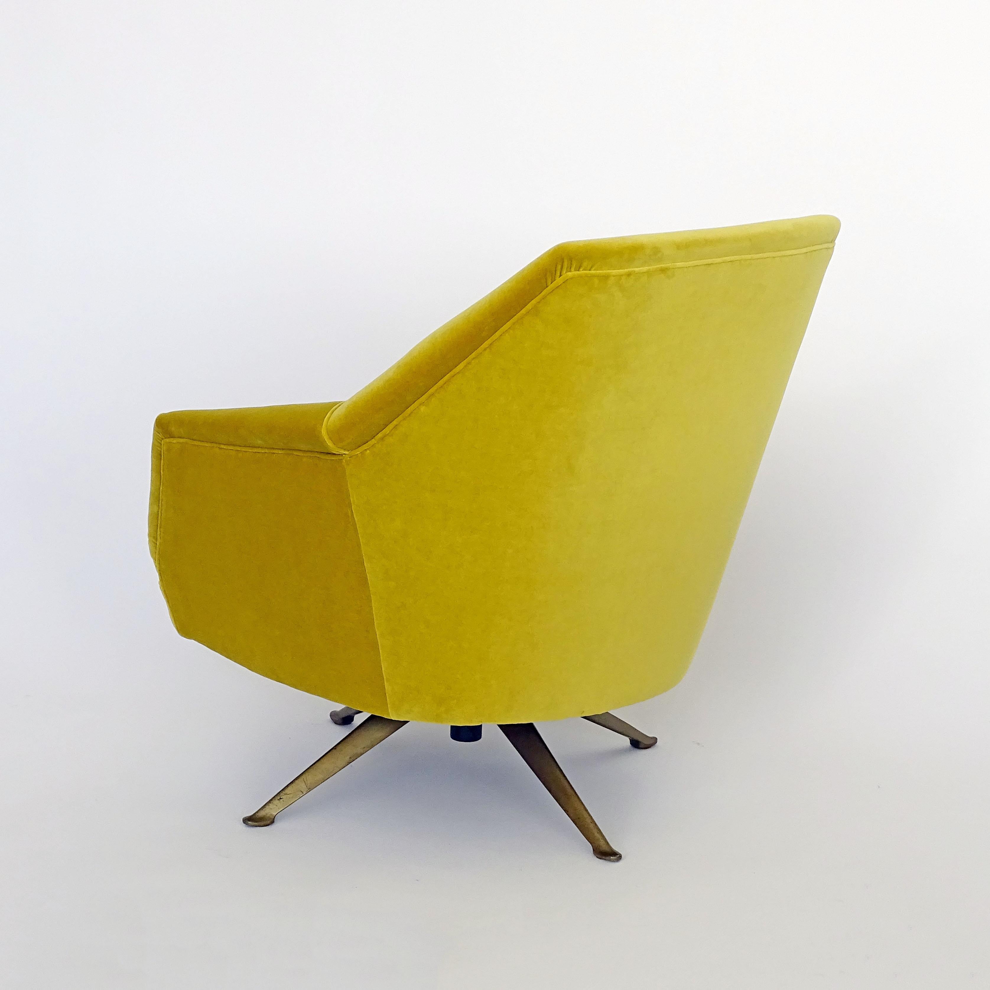 italien Suite trois pièces en velours jaune Osvaldo Borsani, Italie années 1950 en vente