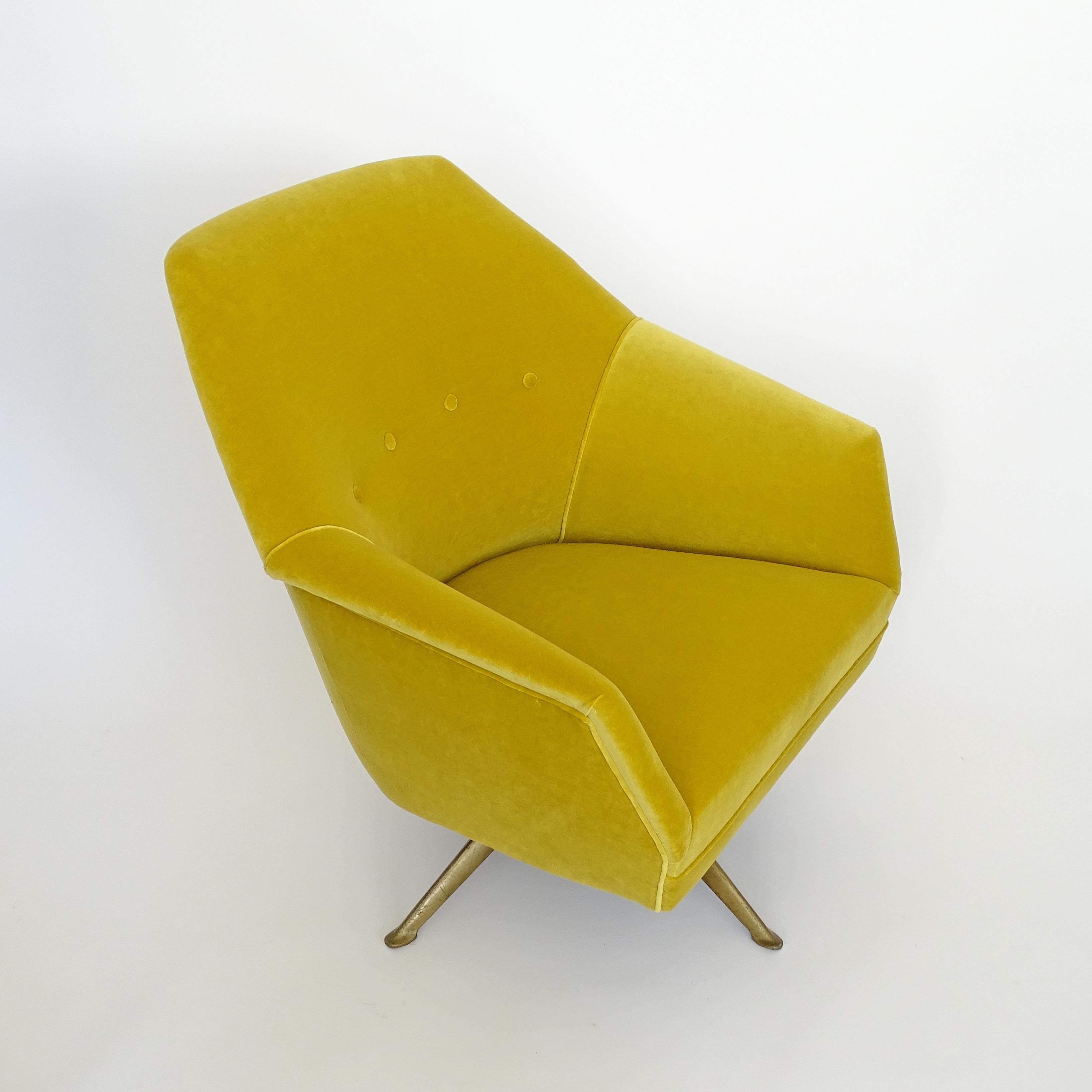 Suite trois pièces en velours jaune Osvaldo Borsani, Italie années 1950 en vente 1