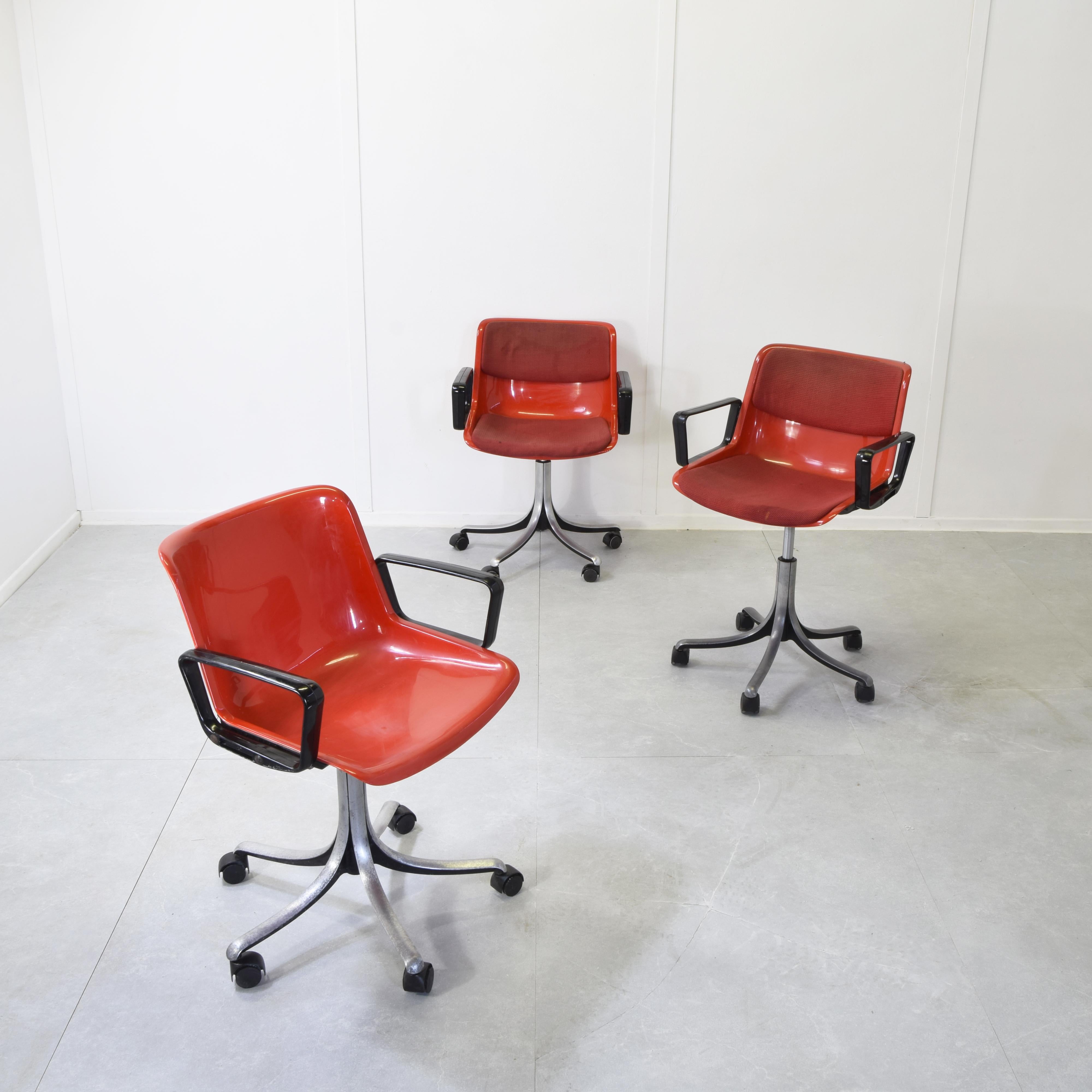This model was presented in January 1972 in Cologne as the first product of the Tecno Project Center, an innovative initiative by Borsani that marked a change in the landscape of Italian industrial design .Modus is designed to be versatile and