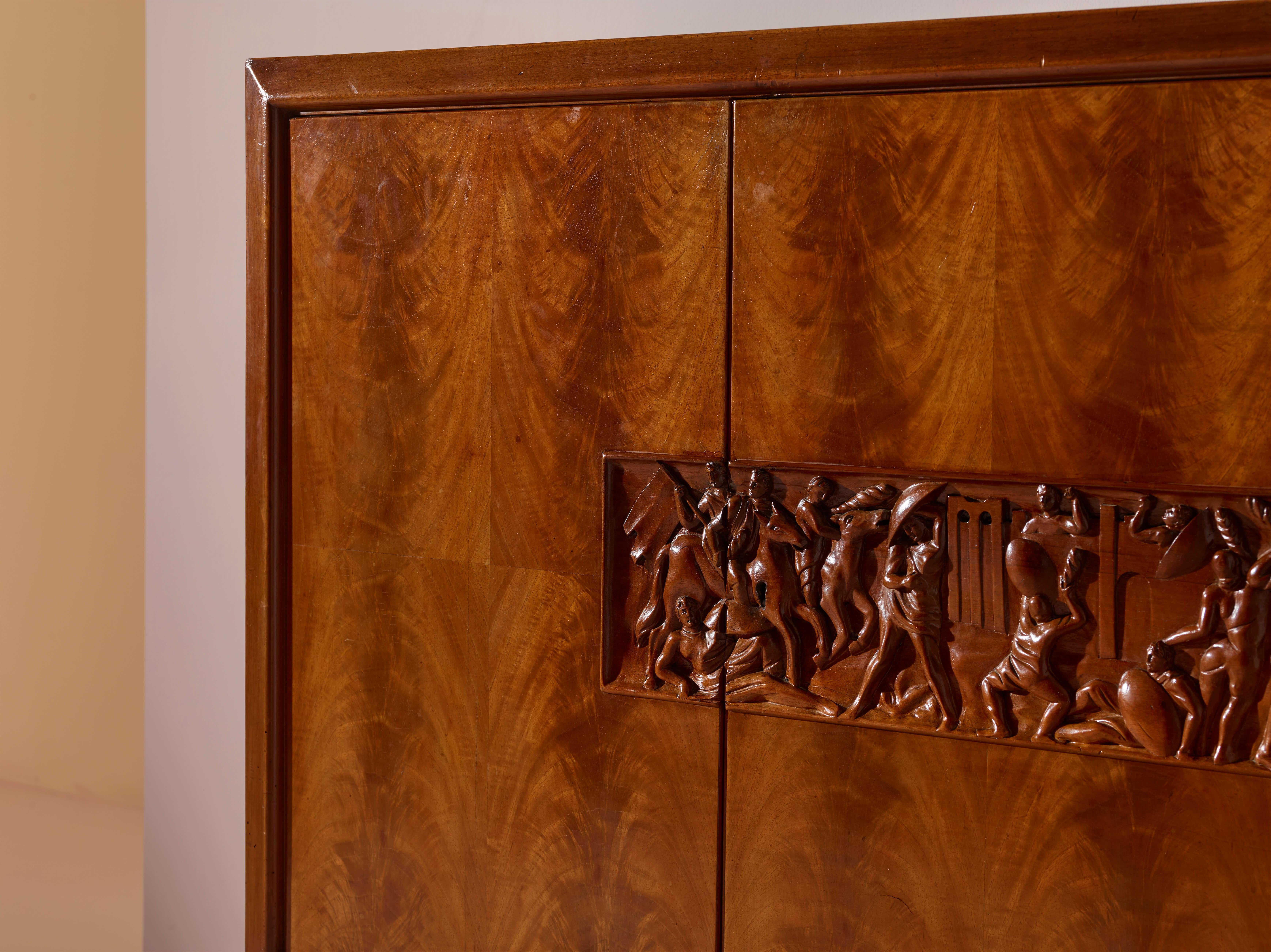 Grande credenza unica, Arredamenti attribuiti a Borsani Varedo, Italia, anni '40 3