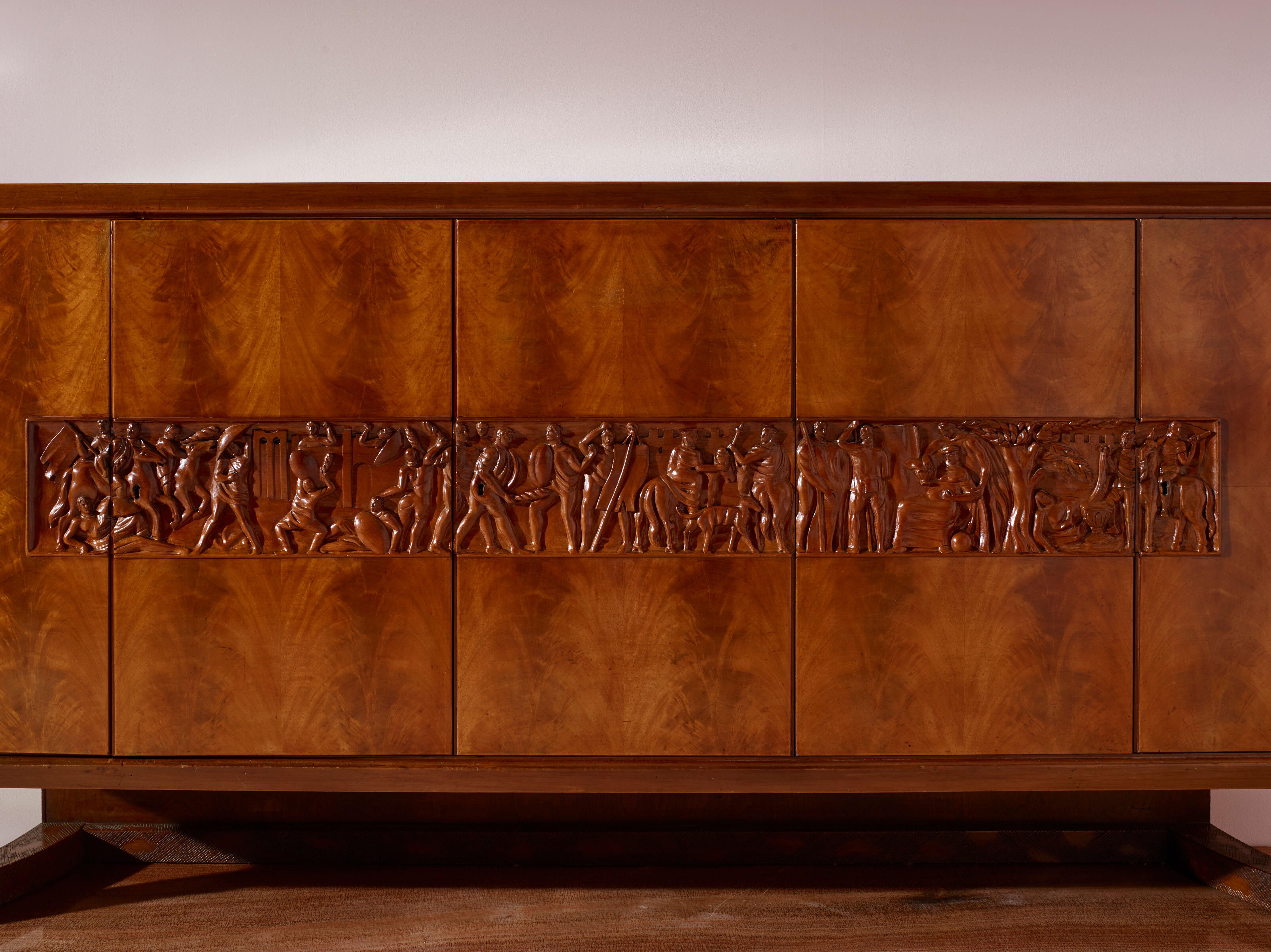 Mid-Century moderno Grande credenza unica, Arredamenti attribuiti a Borsani Varedo, Italia, anni '40