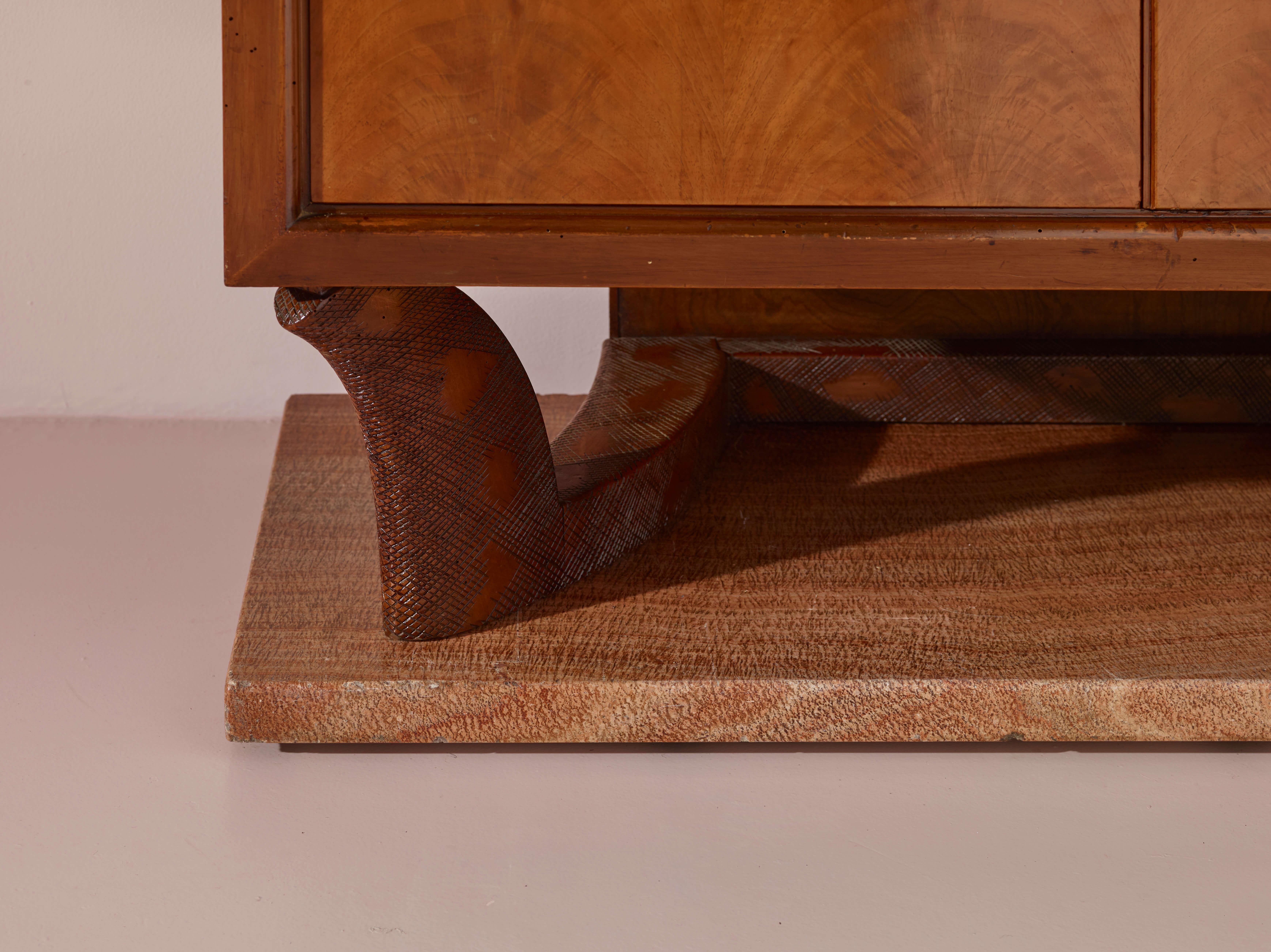 Italiano Grande credenza unica, Arredamenti attribuiti a Borsani Varedo, Italia, anni '40