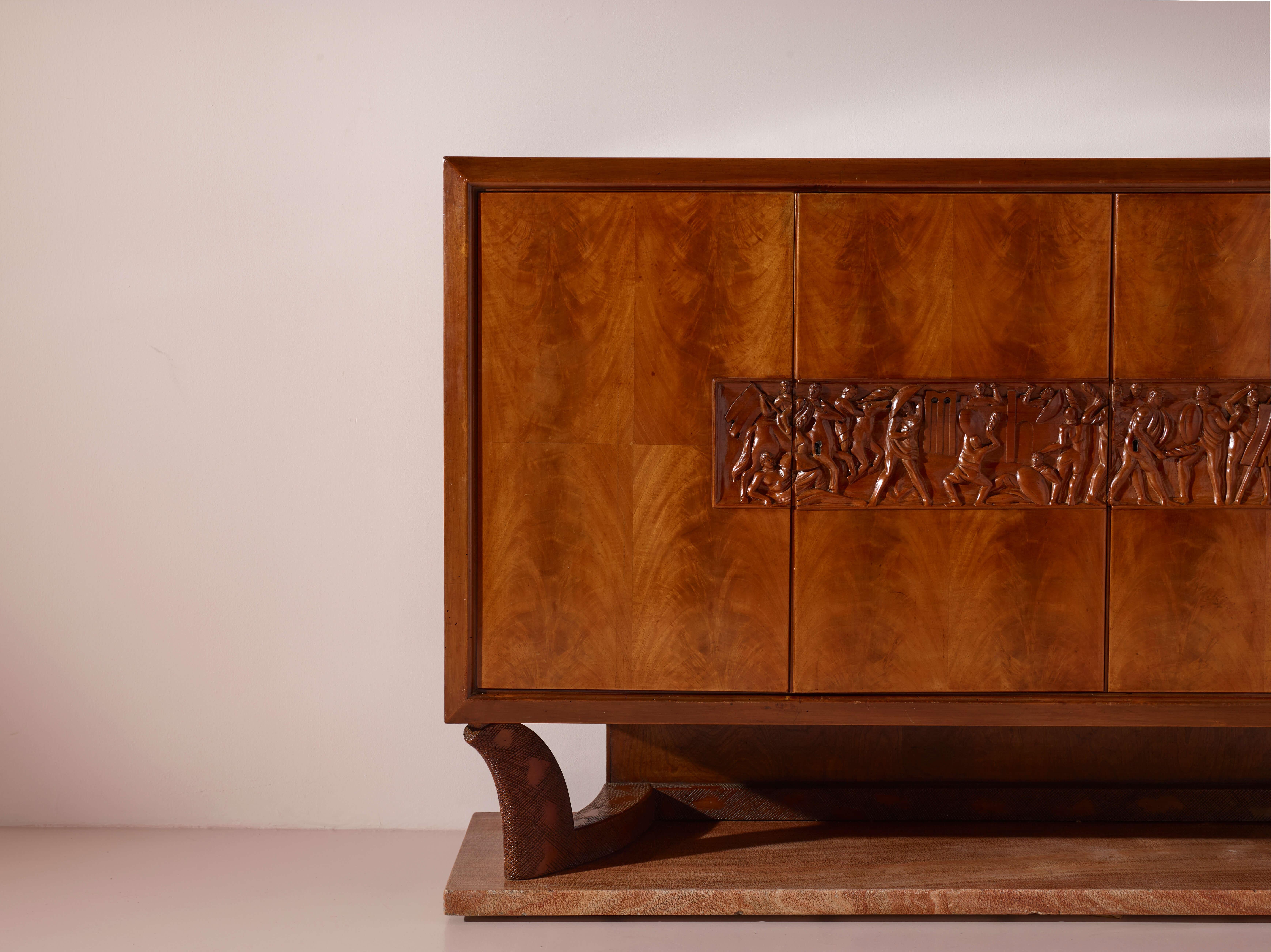 Metà XX secolo Grande credenza unica, Arredamenti attribuiti a Borsani Varedo, Italia, anni '40
