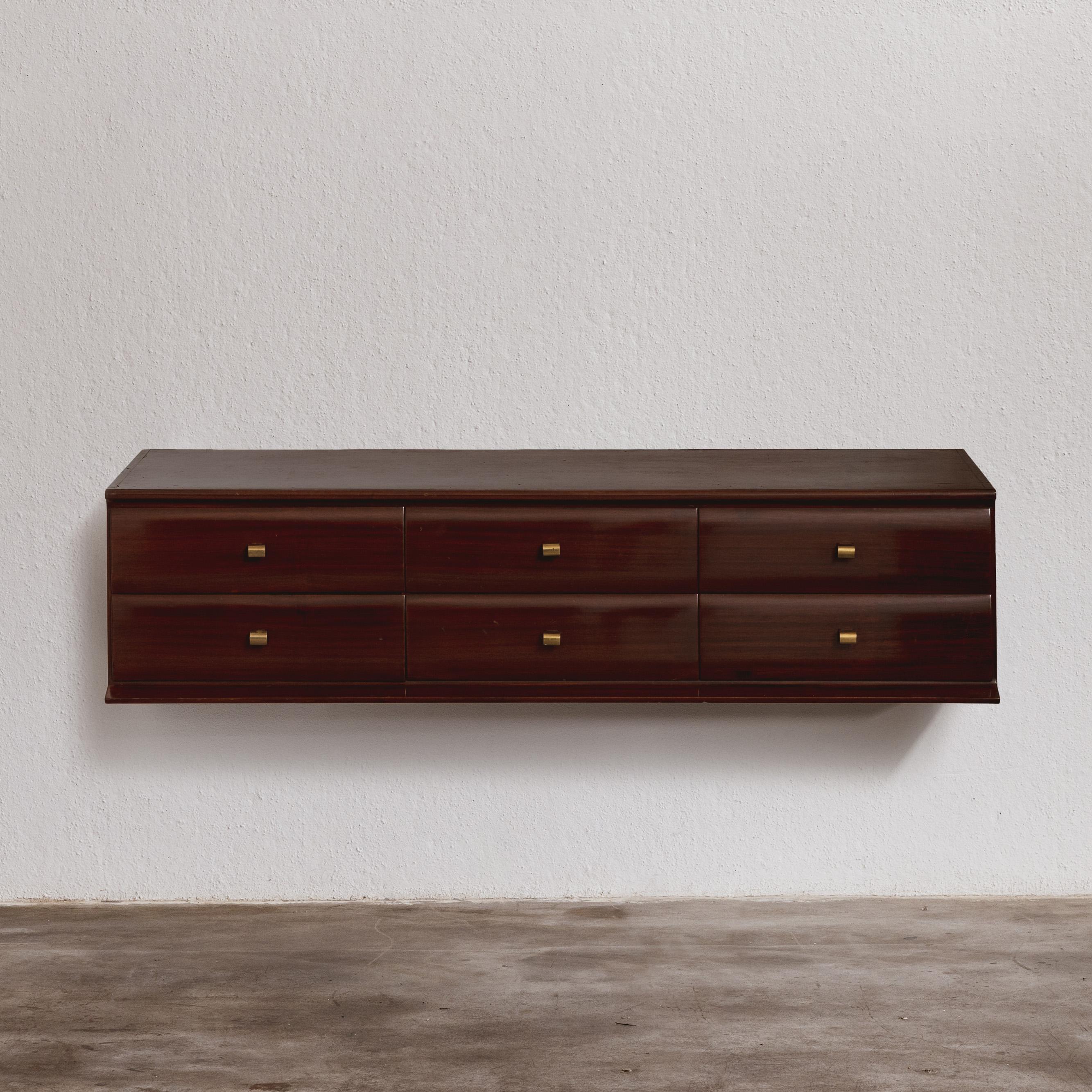 Osvaldo Borsani Konsole für die Wandmontage, Mahagoni, Messing und Ahorn, Italien, 1950er Jahre.

Im Bereich der Luxus- und Designmöbel ist die Wandkonsole von Osvaldo Borsani aus den 1950er Jahren eine zeitlose Definition von Eleganz und