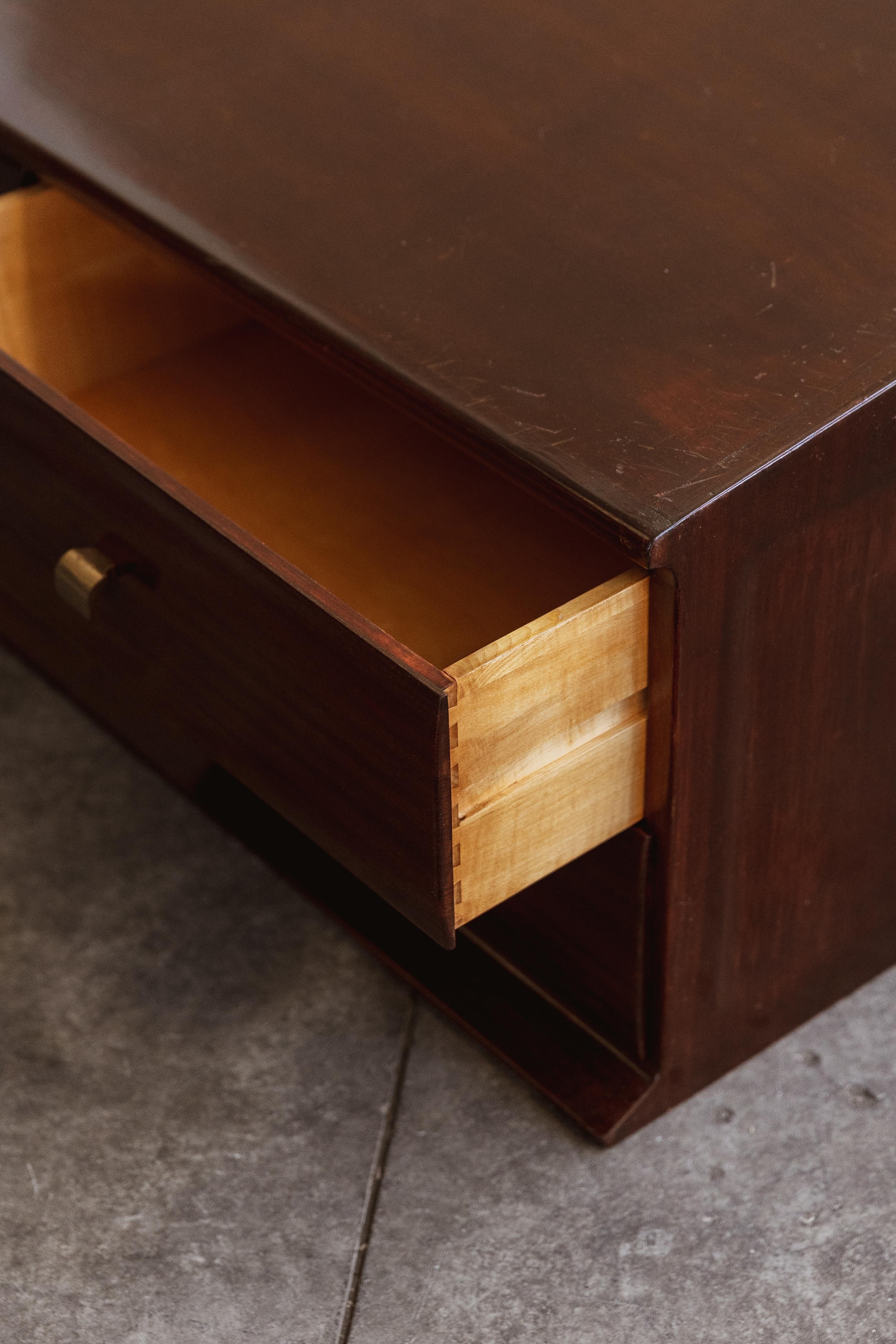 Italiano Console a muro di Osvaldo Borsani, anni '50 in vendita