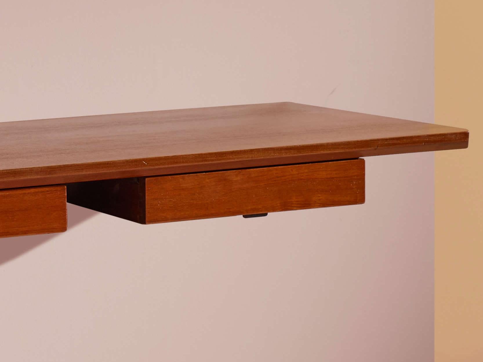 Mid-Century Modern Bureau mural en bois et laiton Osvaldo Borsani modèle E22 par Tecno Italie, années 1950 en vente