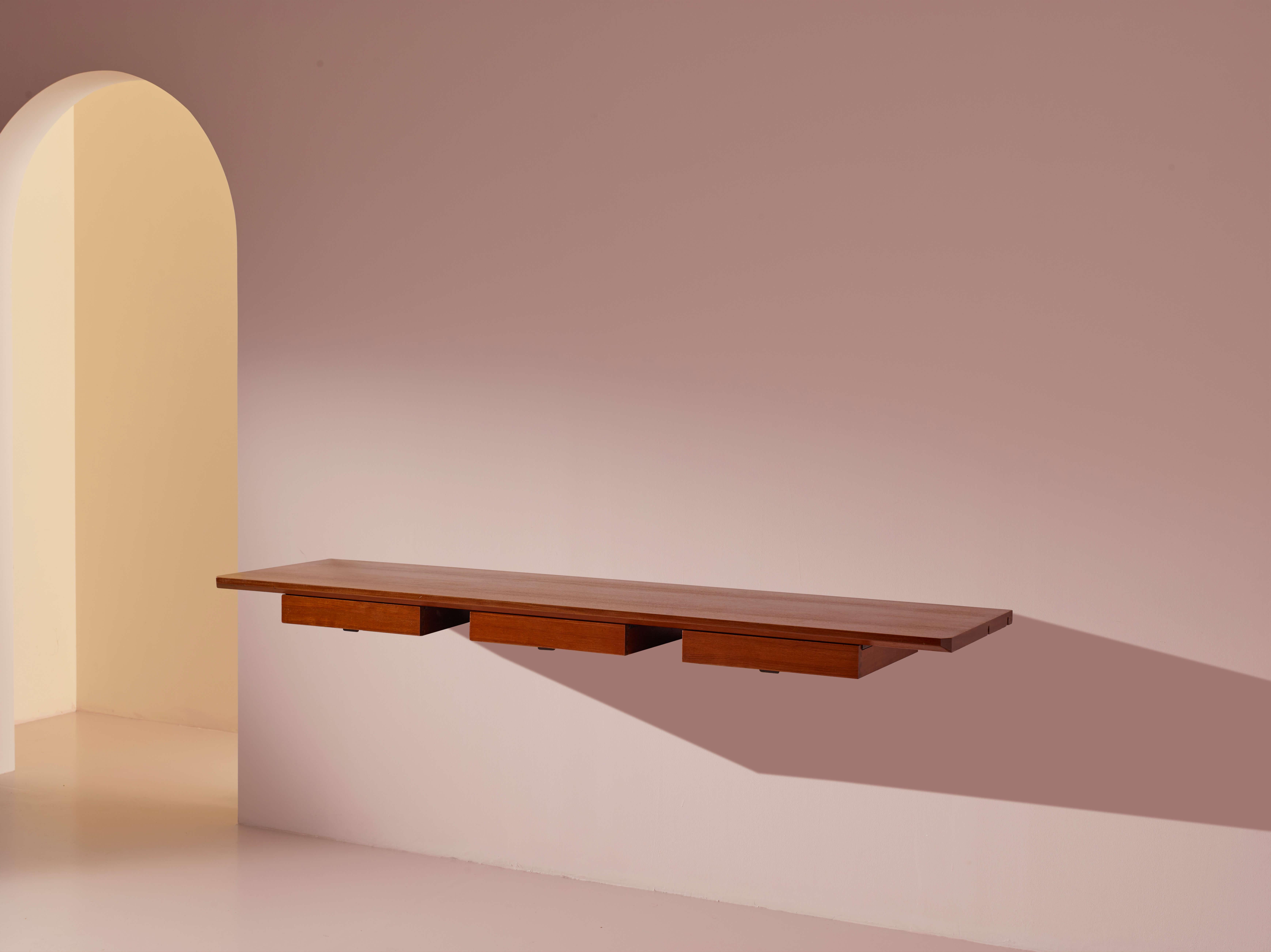 Bureau mural en bois et laiton Osvaldo Borsani modèle E22 par Tecno Italie, années 1950 Bon état - En vente à Chiavari, Liguria