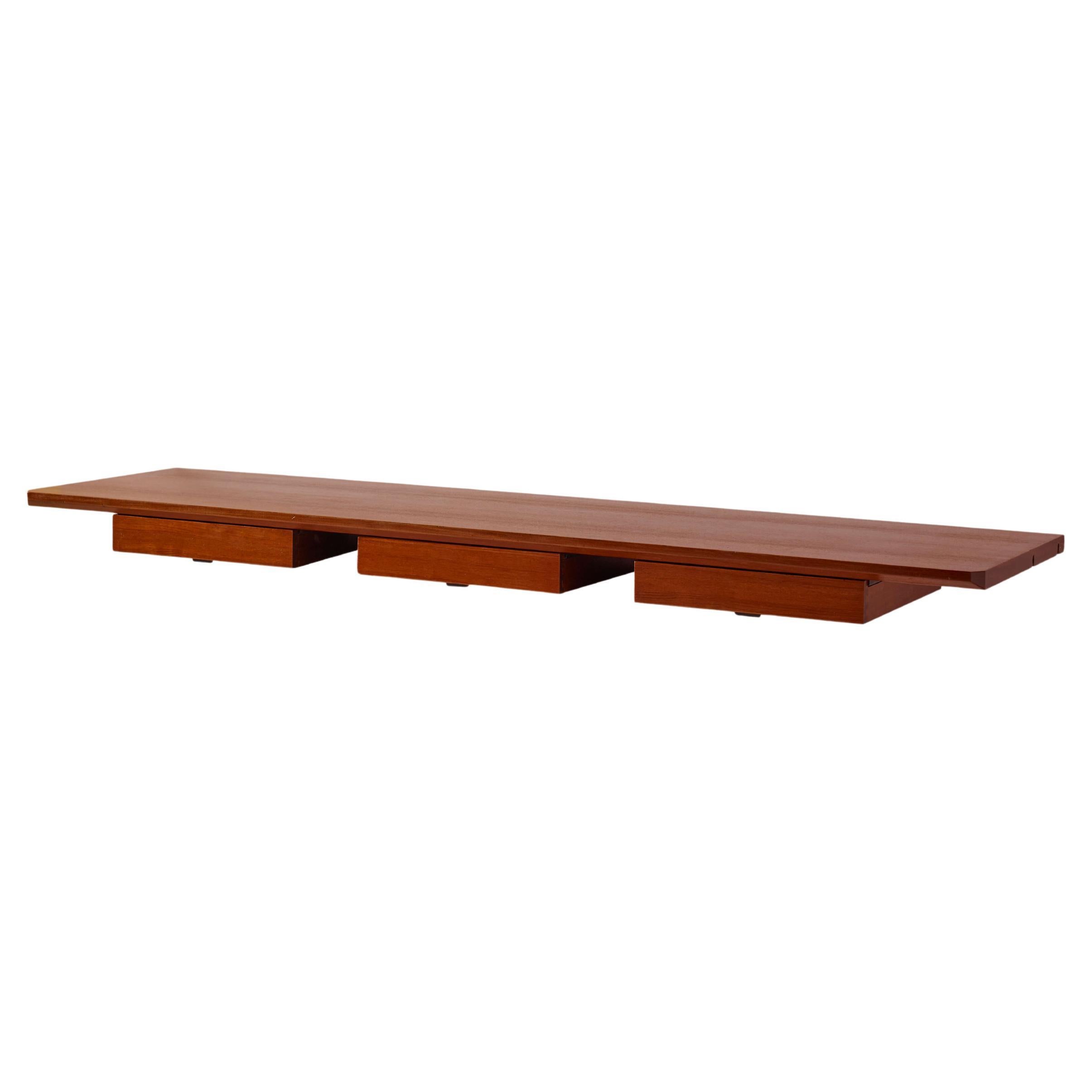 Scrivania a muro Osvaldo Borsani in legno e ottone modello E22 di Tecno Italia, anni '50 in vendita