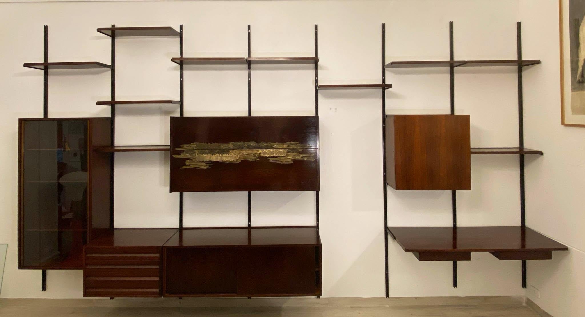 Osvaldo Borsani for Tecno, E22 wall unit with Arnaldo Pomorodo sculpture, wood, bronze, metal, glass, Italy, 1957

Diverse wall shelf by Osvaldo Borsani for Tecno. Borsani has conceived the E22 as a coordinated system to furnish both the home and