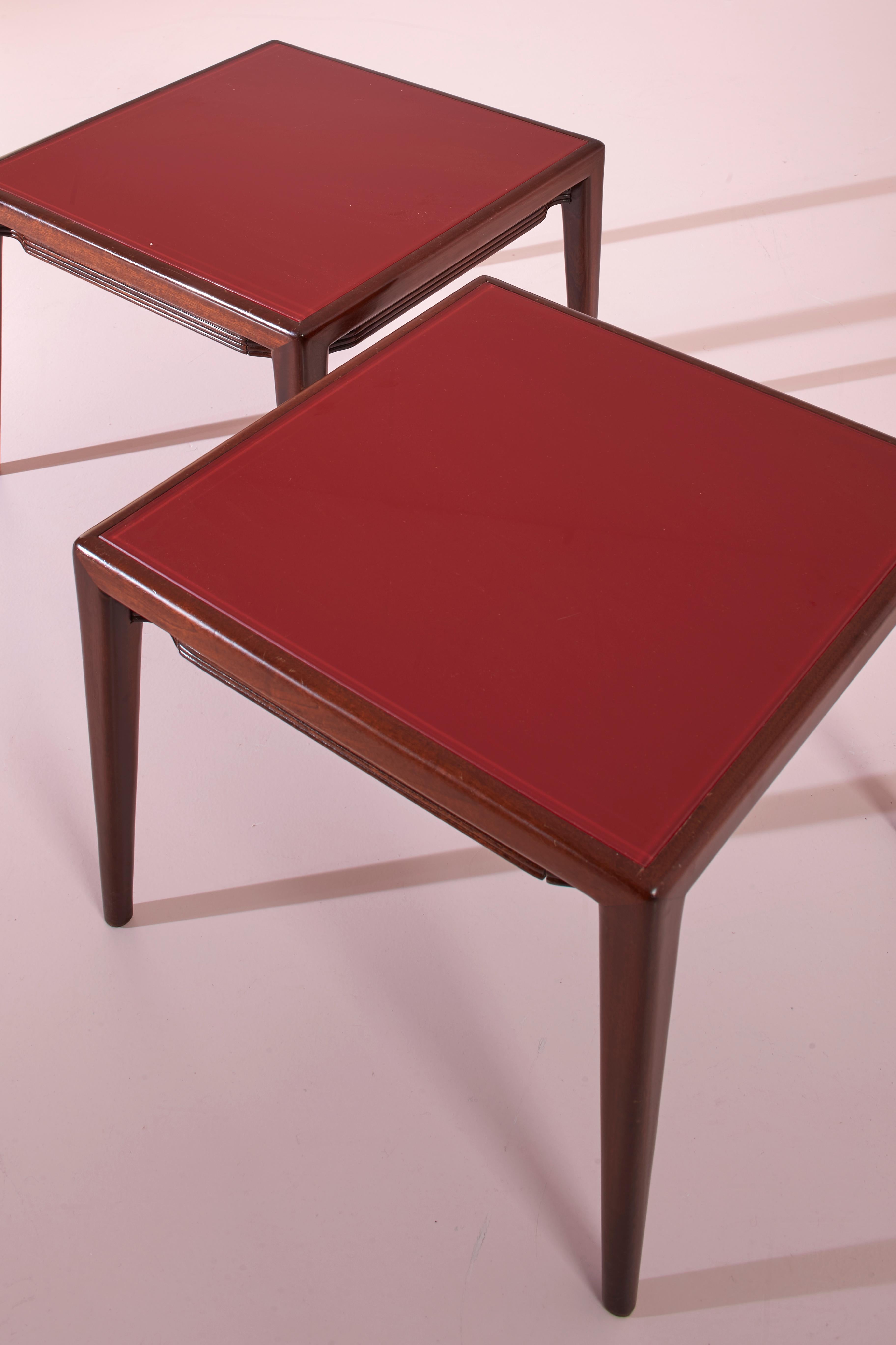 Osvaldo Borsani wooden and red glass side tables with a drawer, Italy, 1950s For Sale 3