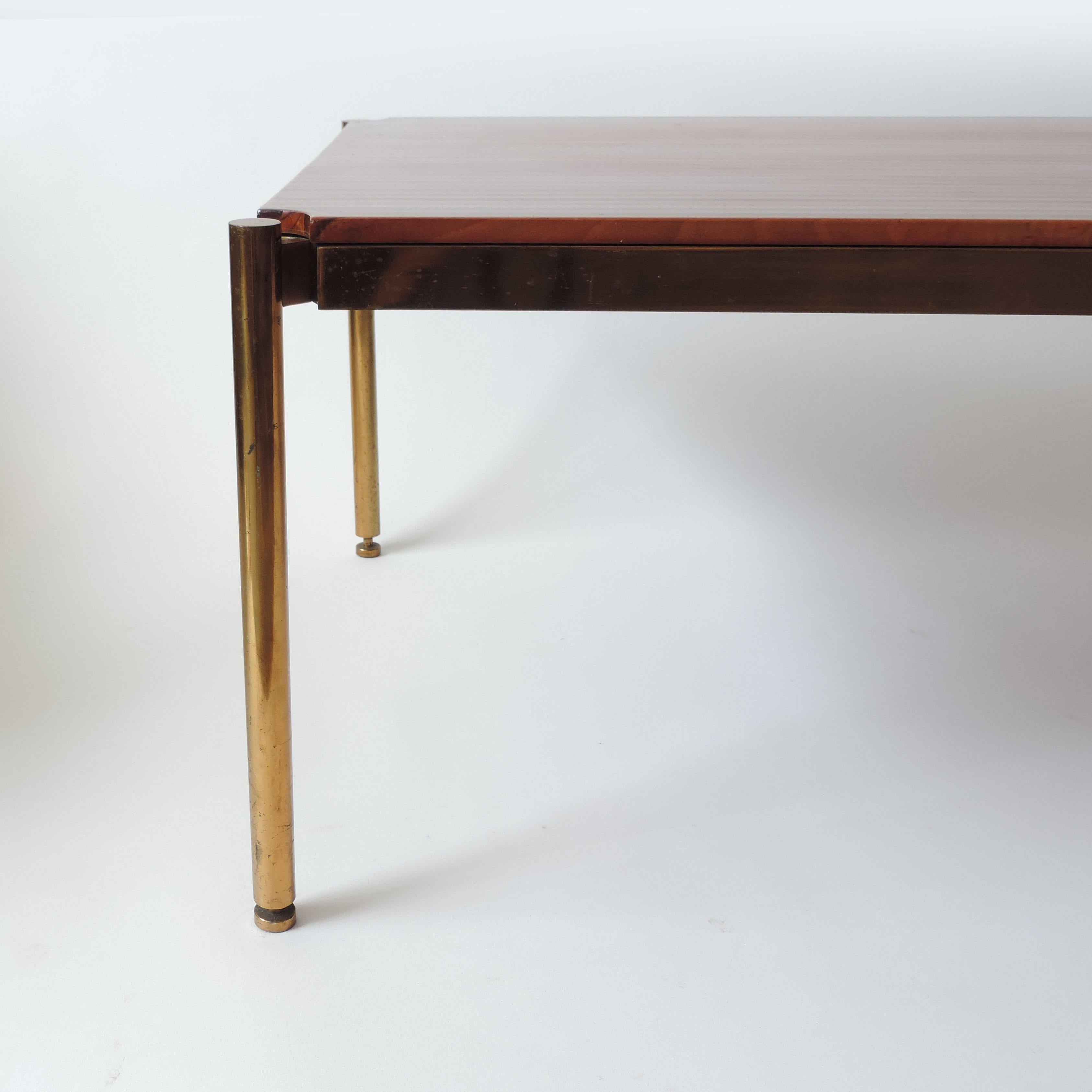 Osvaldo Borsani Wooden Stripes Top and Brass Coffee Table for Tecno, Italy 1950s In Good Condition For Sale In Milan, IT